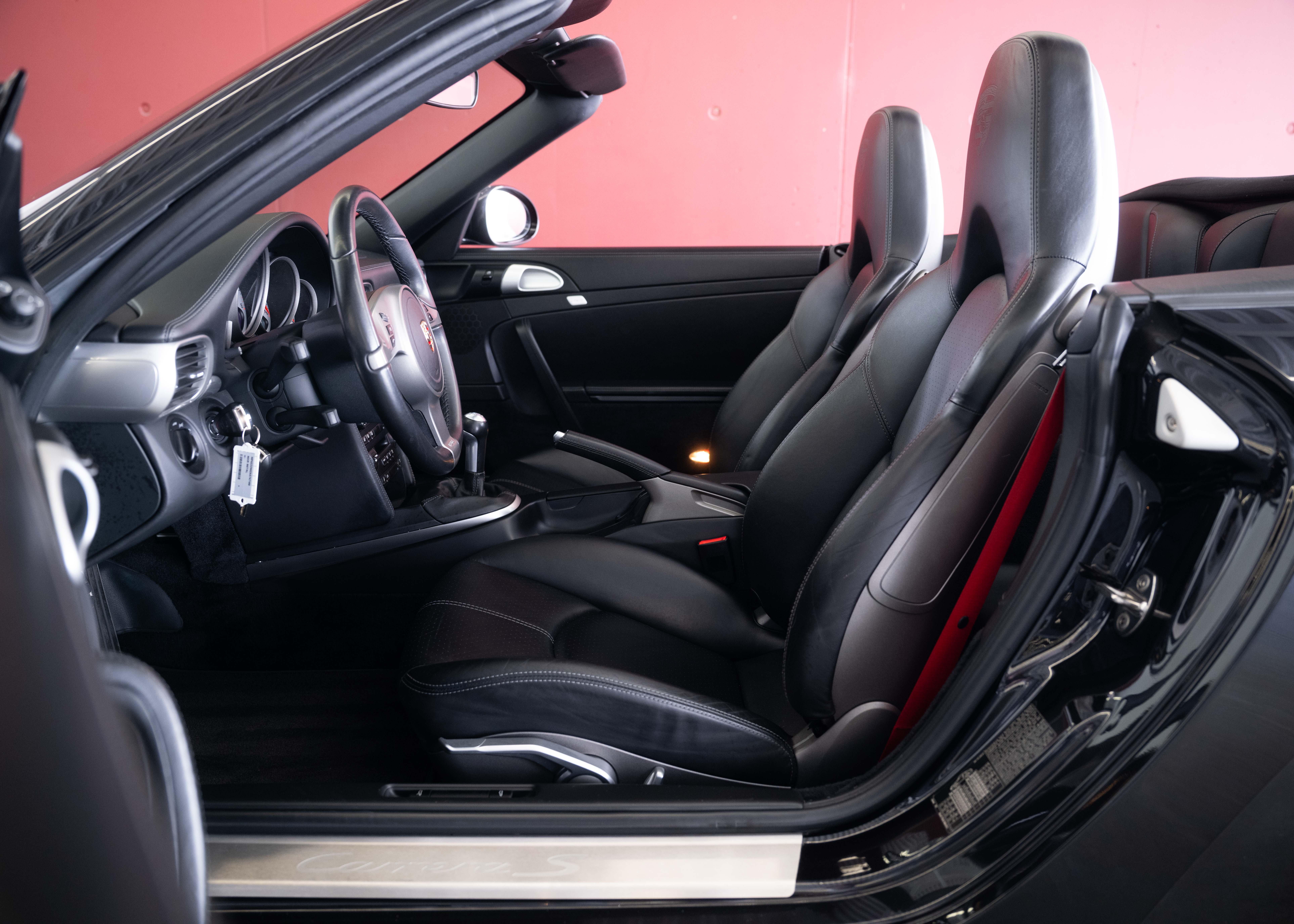 Image PORSCHE 911 911 Cabrio Carrera S (2nd hand, manual transmission, fantastic condition, low mileage, Porsche Exclusive options)