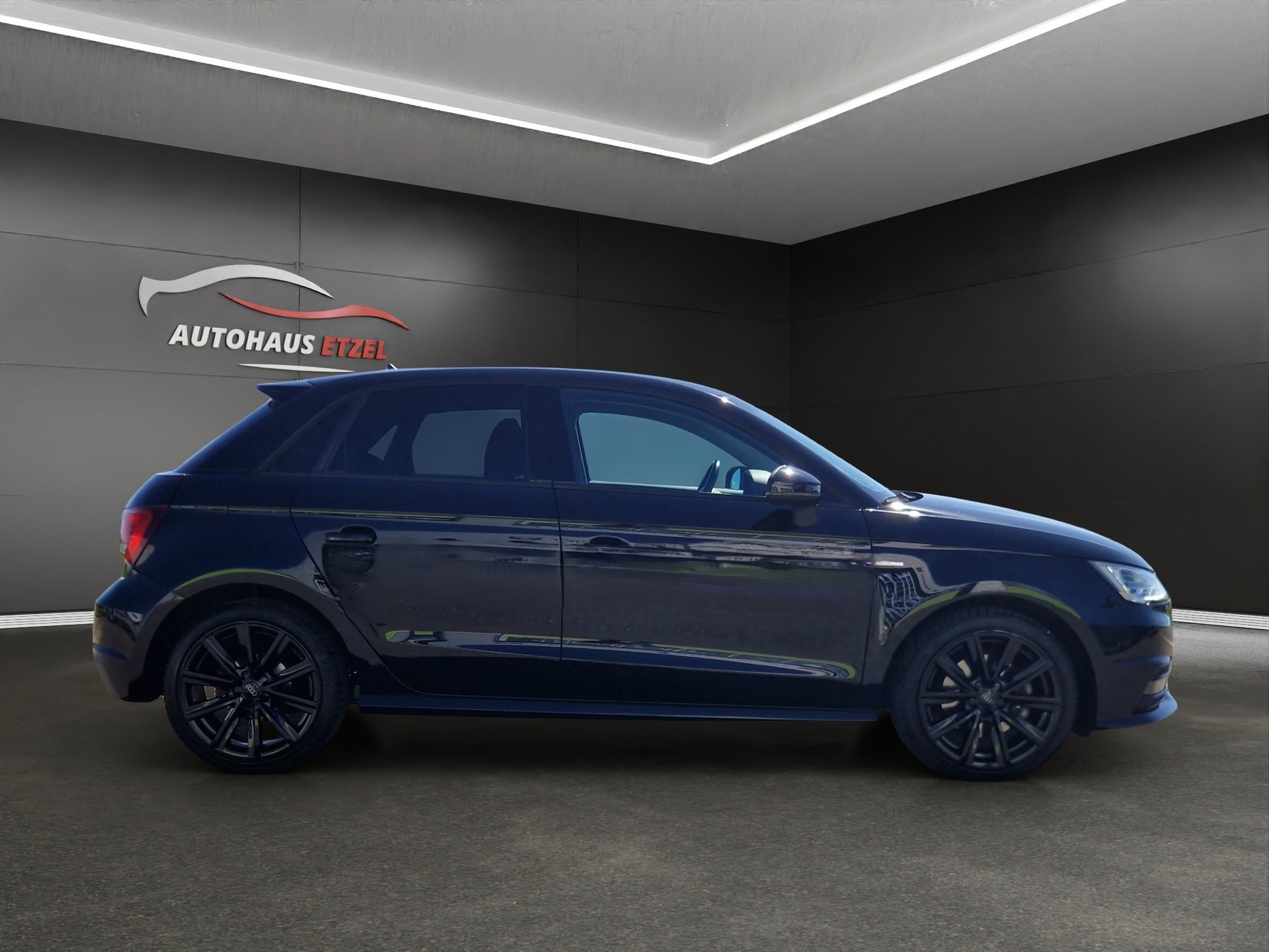 AUDI A1 Sportback 1.4 TFSI Sport S-tronic S Line-image-3