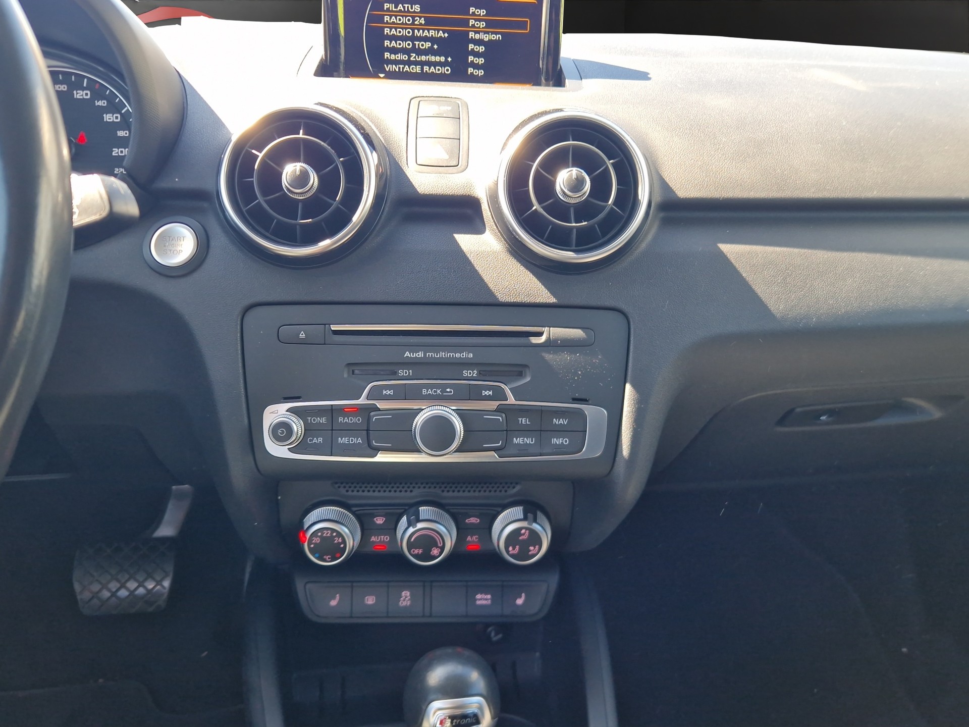 AUDI A1 Sportback 1.4 TFSI Sport S-tronic S Line-image-10