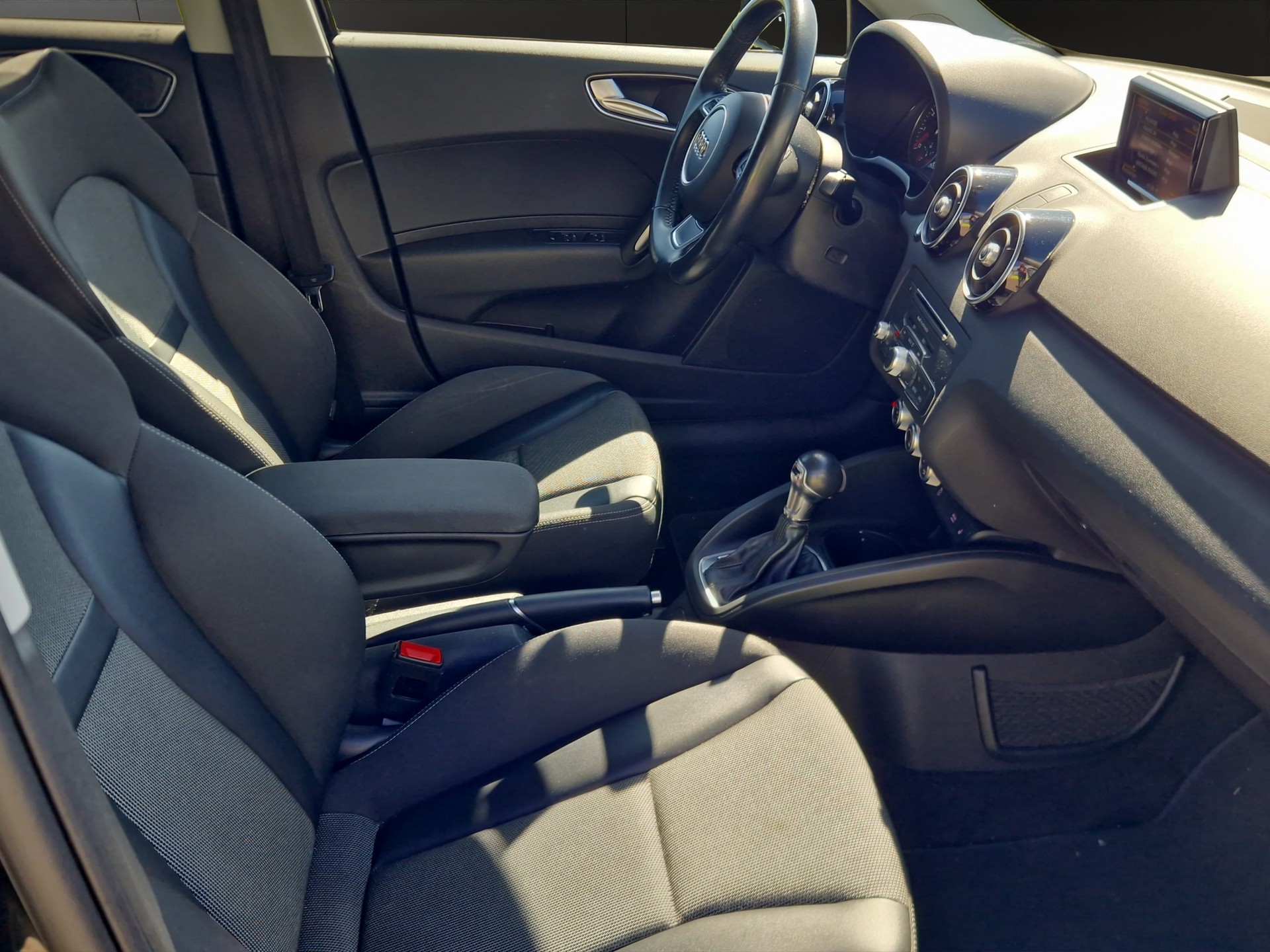 AUDI A1 Sportback 1.4 TFSI Sport S-tronic S Line-image-11