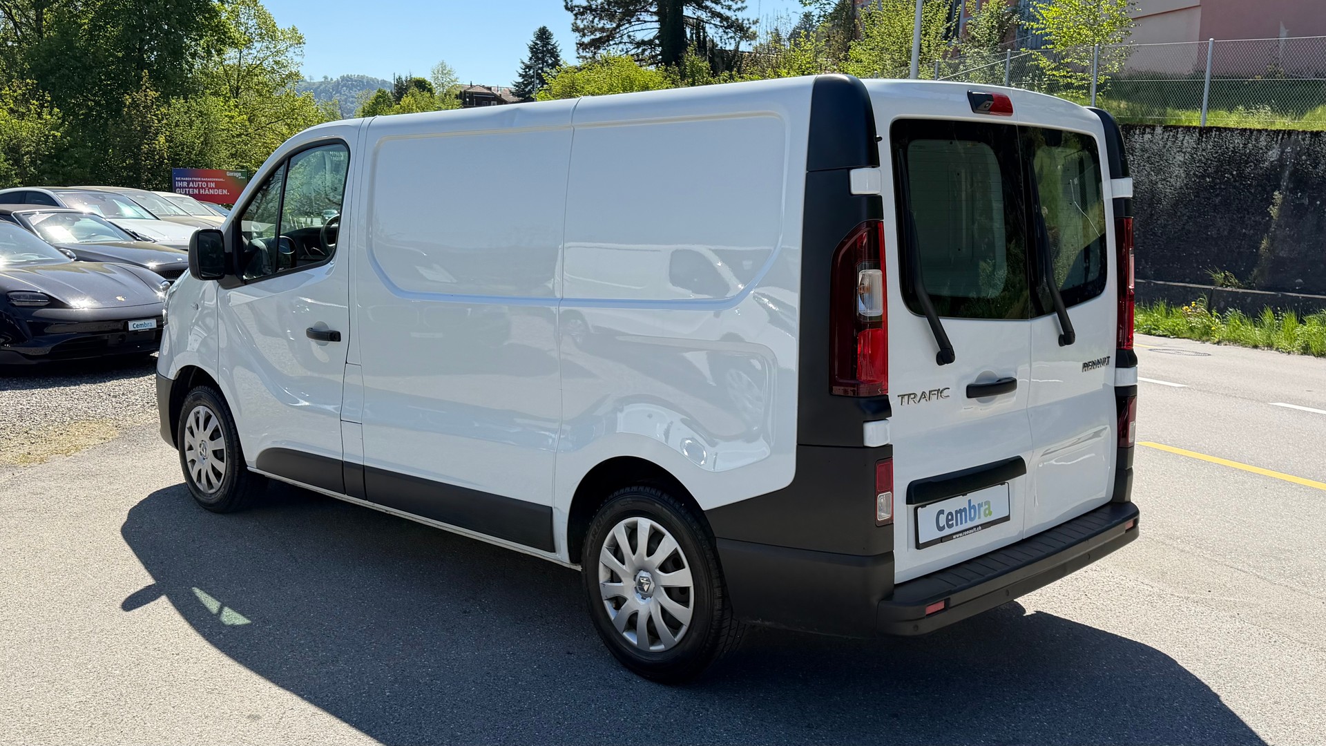 RENAULT Trafic 2.0 Energy dCi 120 3.0t Business L1H1-image-2