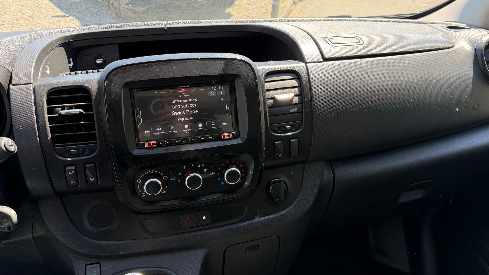 RENAULT Trafic 2.0 Energy dCi 120 3.0t Business L1H1-image-11