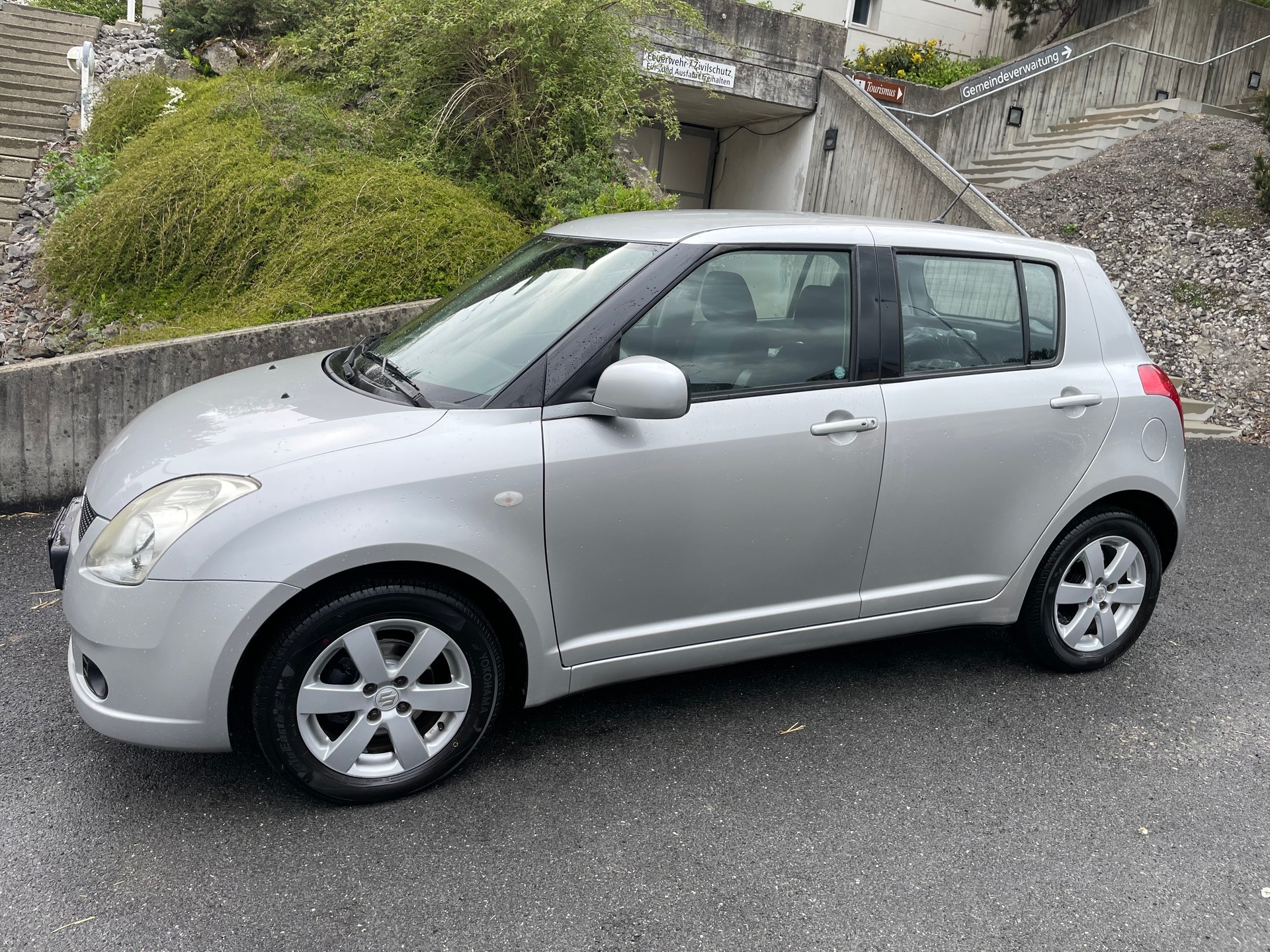 SUZUKI Swift 1.3i 16V GL Top 4x4-image-0