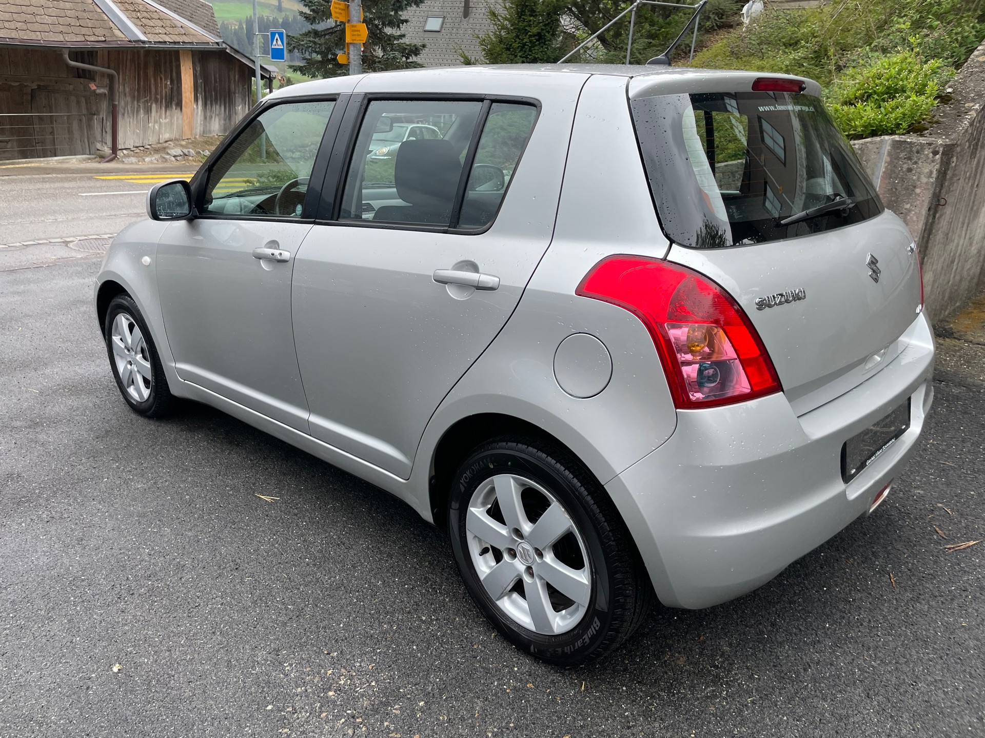 SUZUKI Swift 1.3i 16V GL Top 4x4-image-2