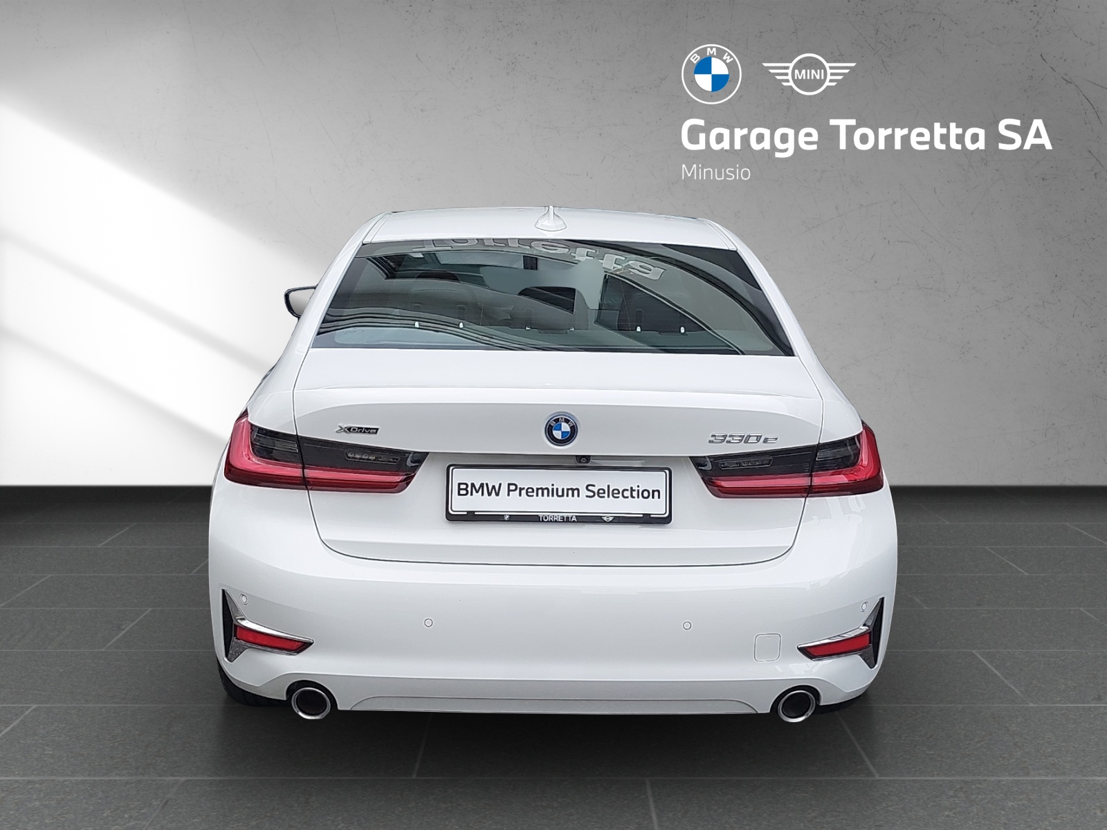 BMW 330e xDrive Luxury Line Steptronic-image-4