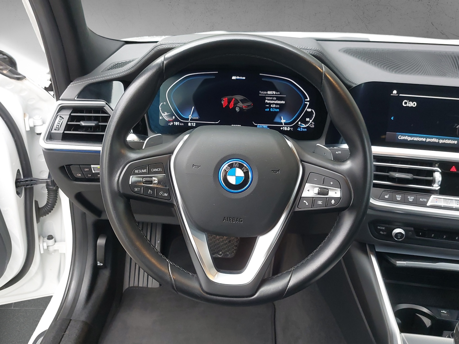 BMW 330e xDrive Luxury Line Steptronic-image-13