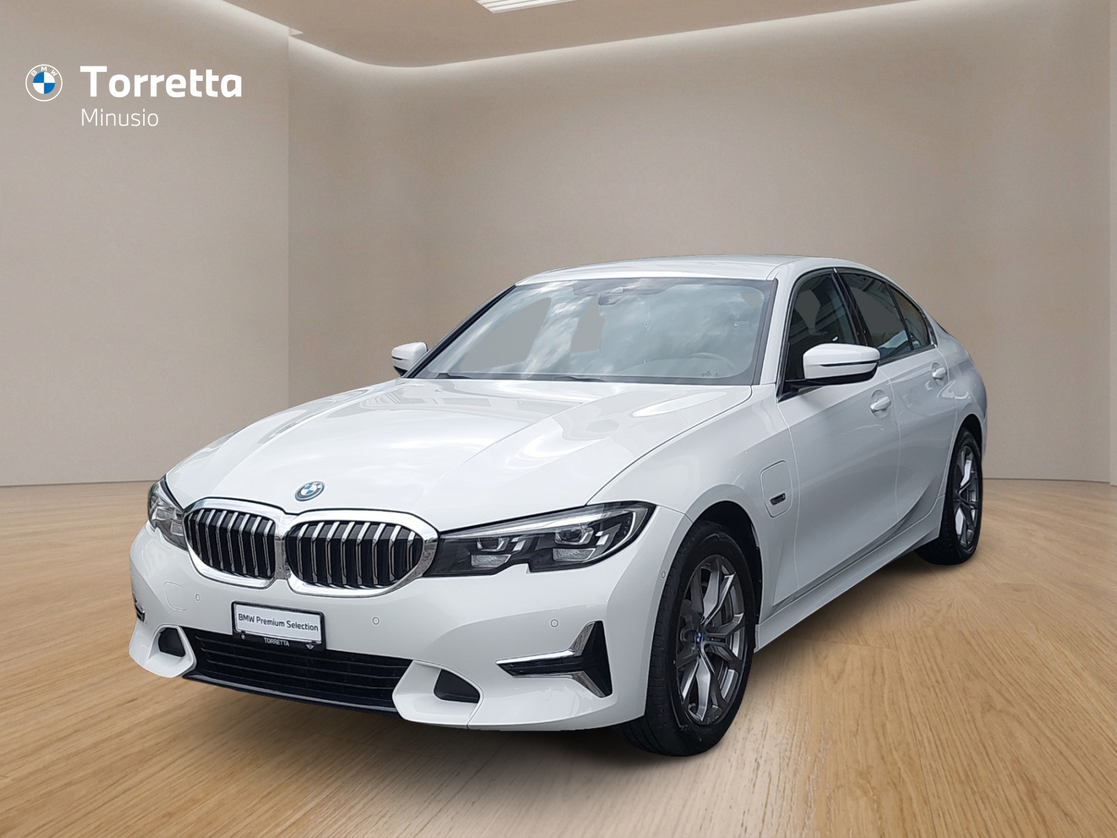 BMW 330e xDrive Luxury Line Steptronic-image-0