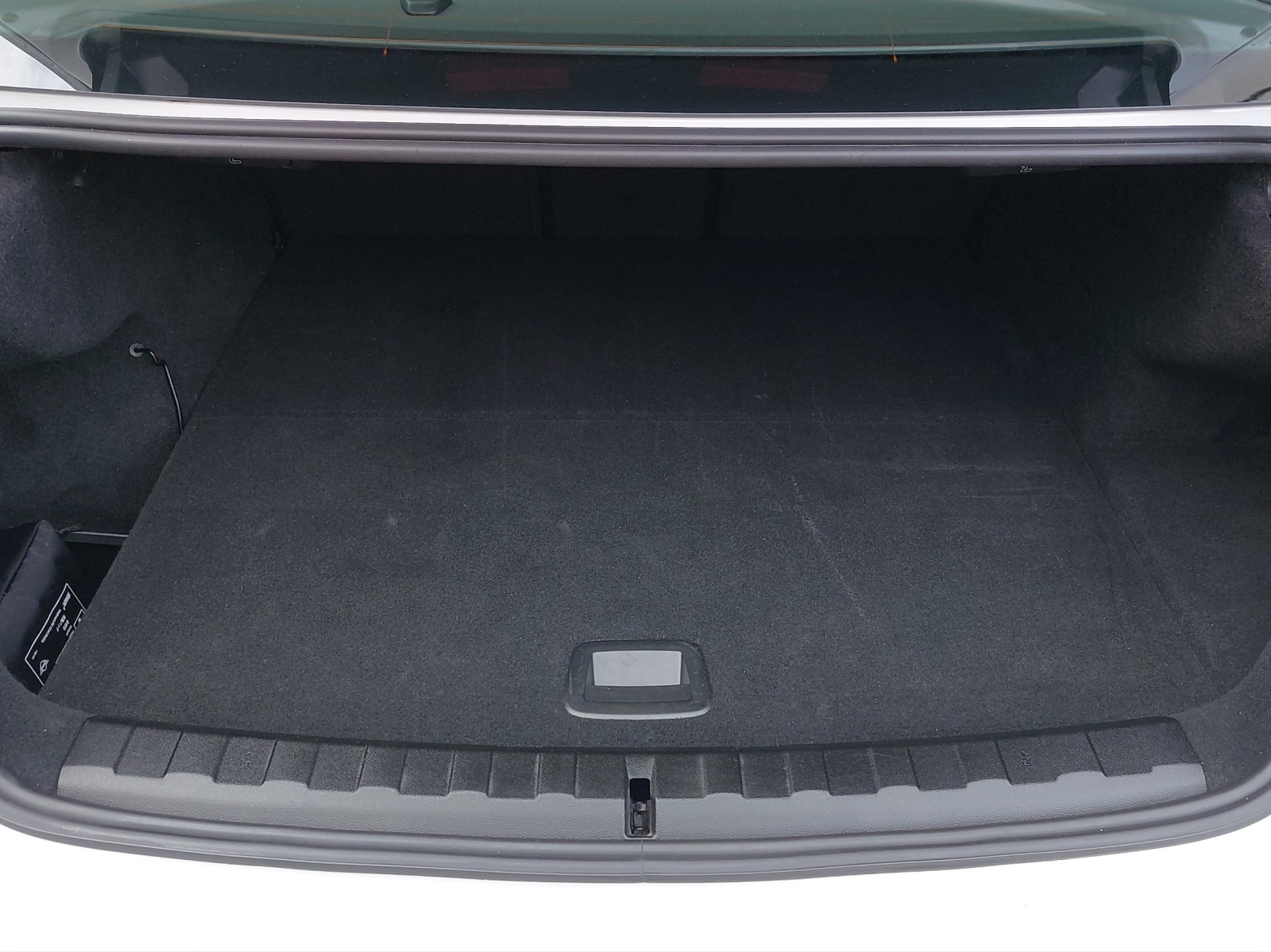 BMW 330e xDrive Luxury Line Steptronic-image-18