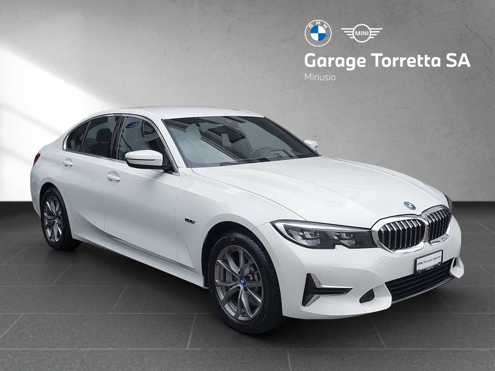 BMW 330e xDrive Luxury Line Steptronic-image-7
