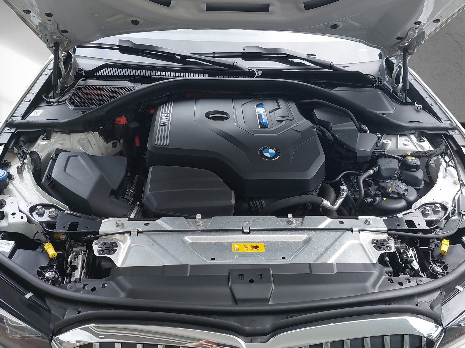 BMW 330e xDrive Luxury Line Steptronic-image-19