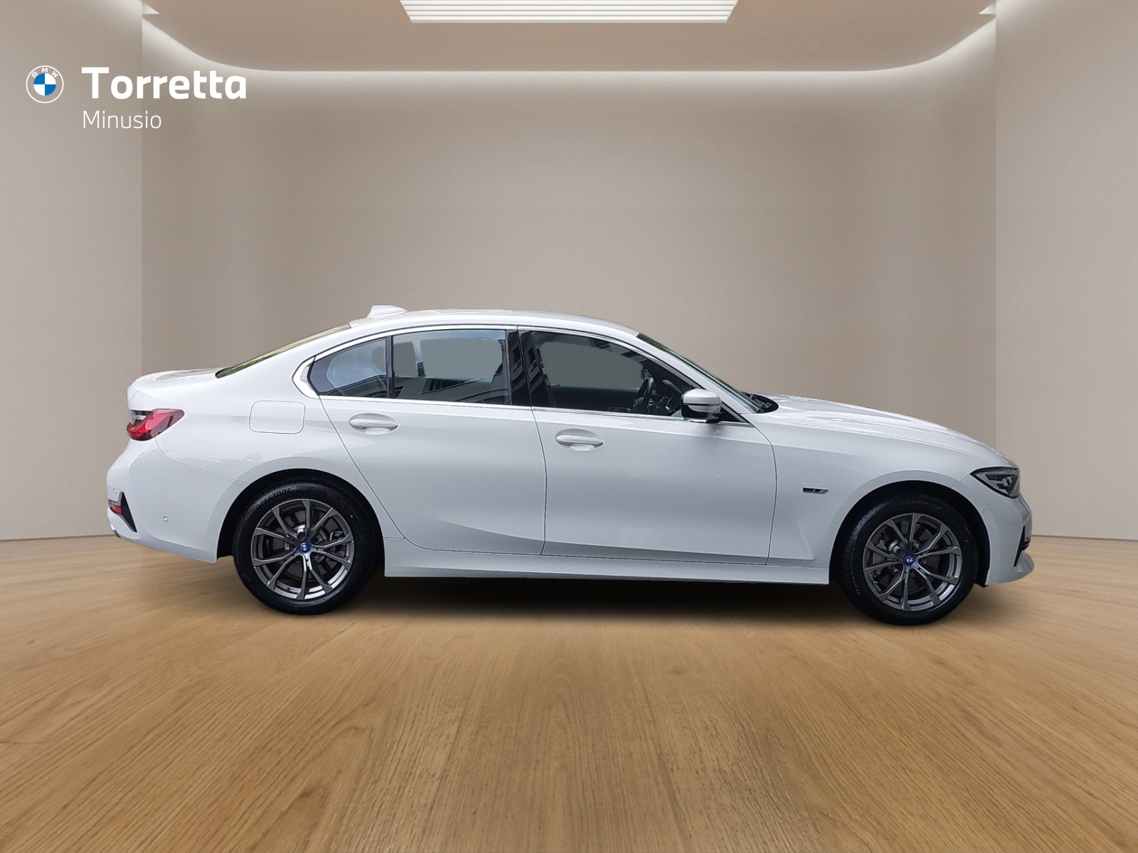 BMW 330e xDrive Luxury Line Steptronic-image-6