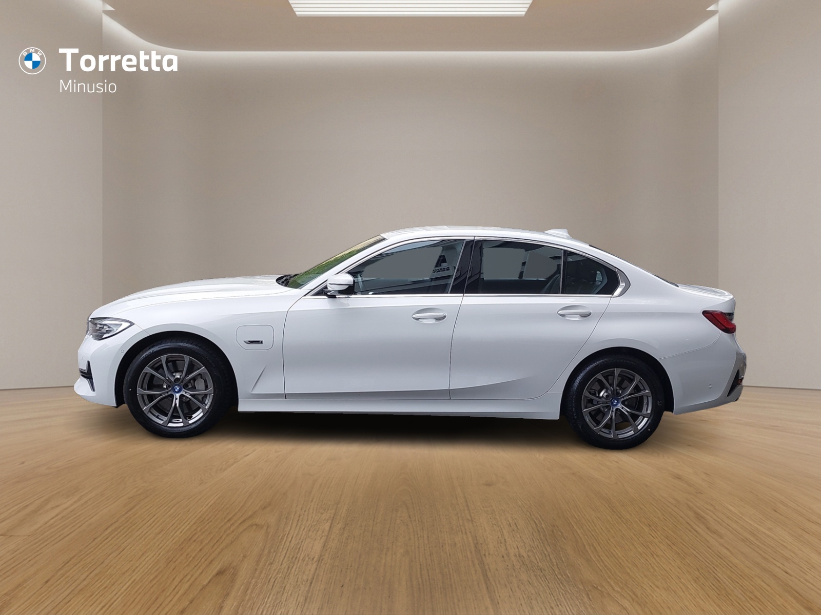 BMW 330e xDrive Luxury Line Steptronic-image-2