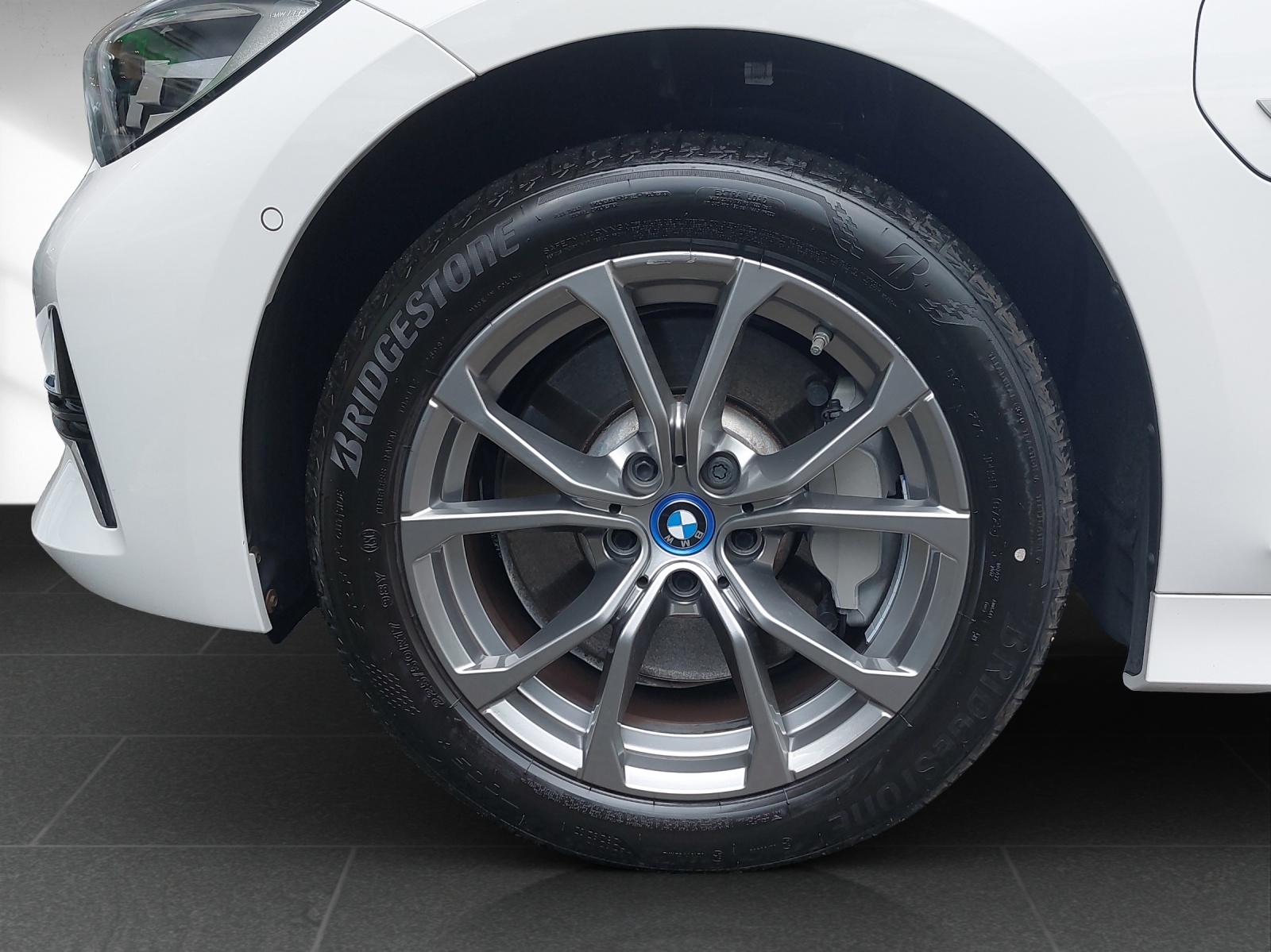 BMW 330e xDrive Luxury Line Steptronic-image-9