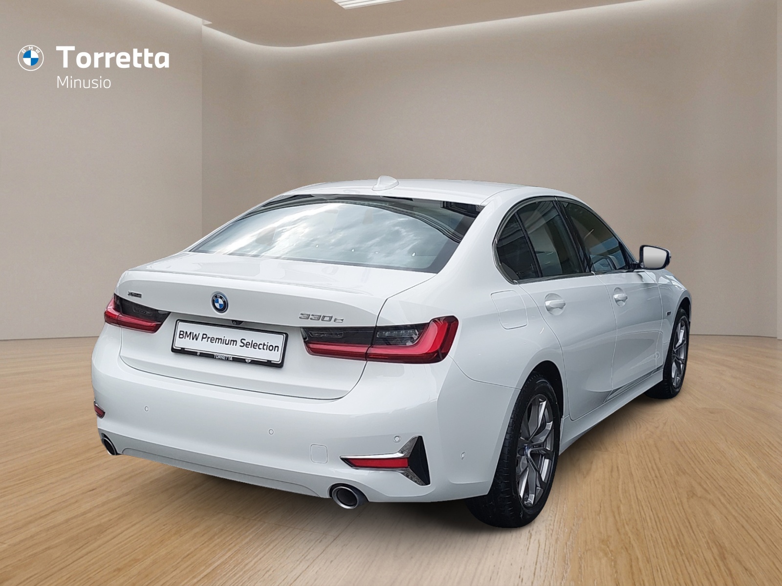 BMW 330e xDrive Luxury Line Steptronic-image-5