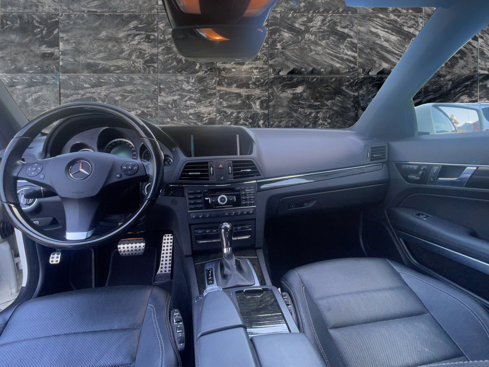 MERCEDES-BENZ E 250 CGI BlueEfficiency Automatic-image-10