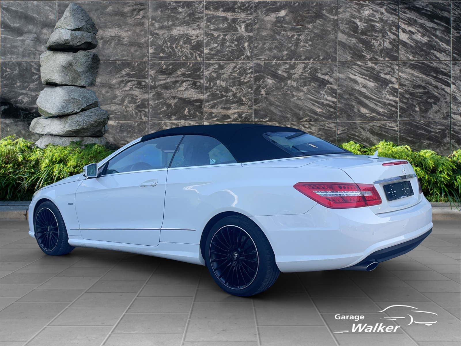 MERCEDES-BENZ E 250 CGI BlueEfficiency Automatic-image-2