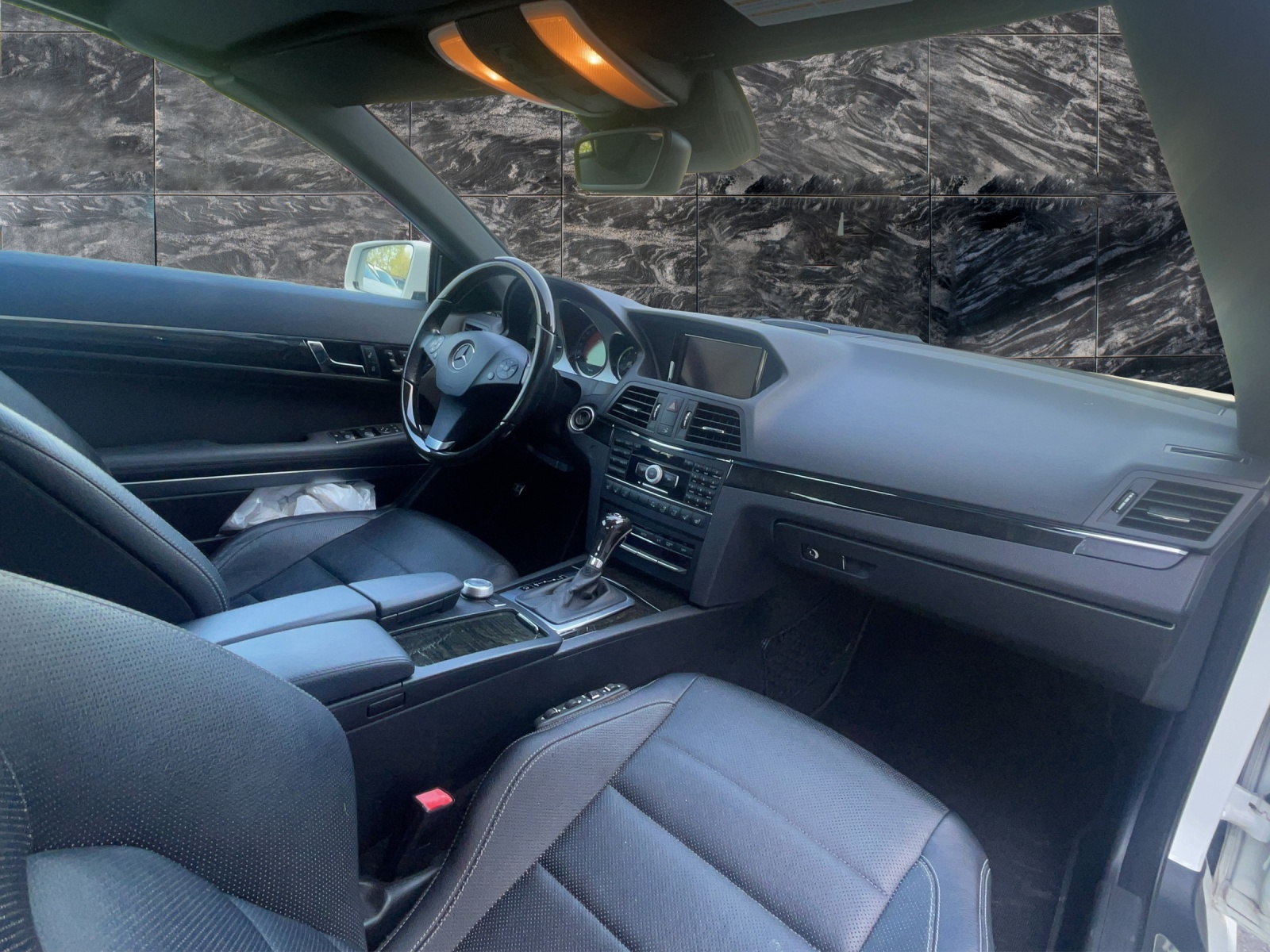 MERCEDES-BENZ E 250 CGI BlueEfficiency Automatic-image-12
