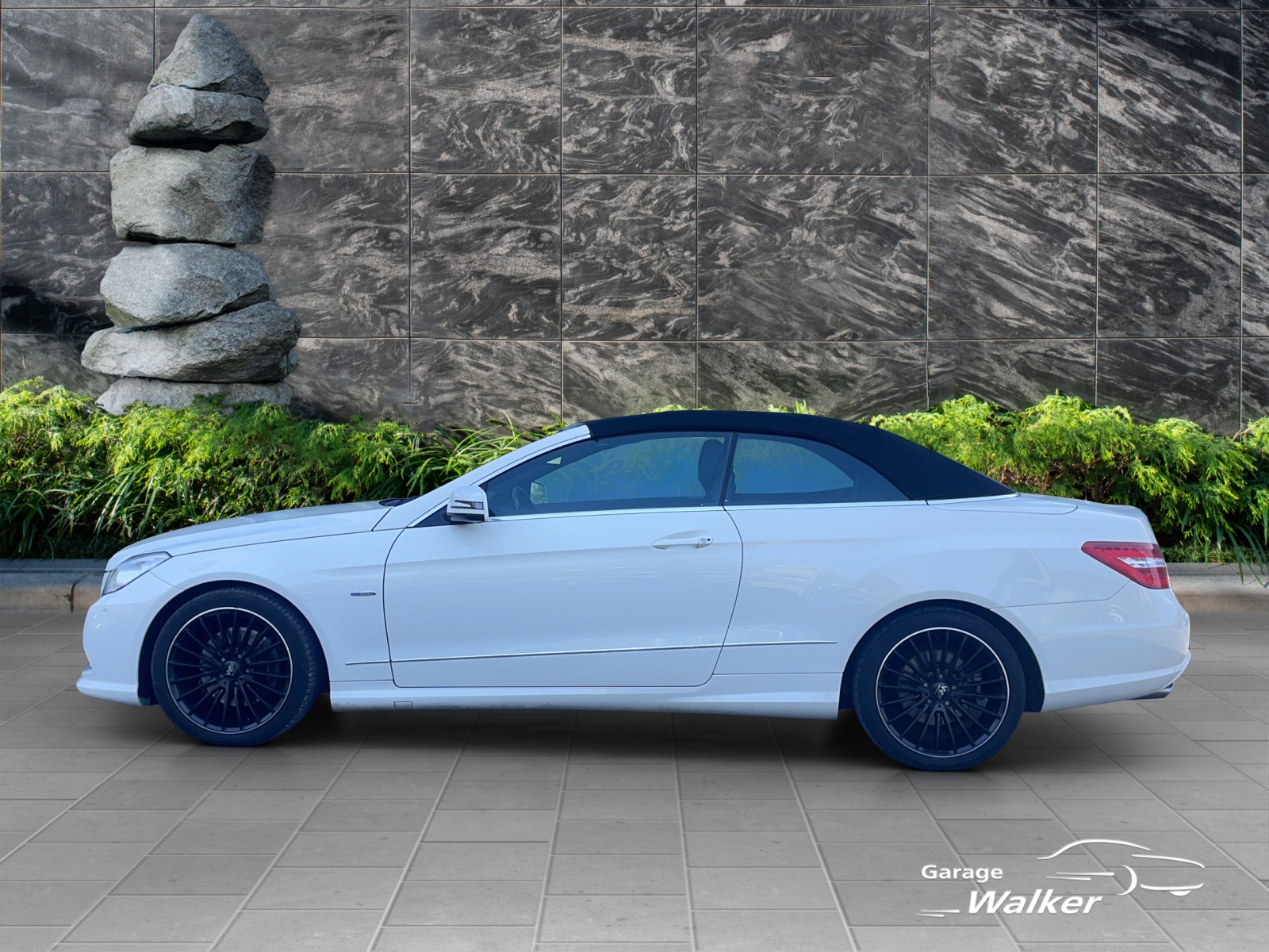 MERCEDES-BENZ E 250 CGI BlueEfficiency Automatic-image-1