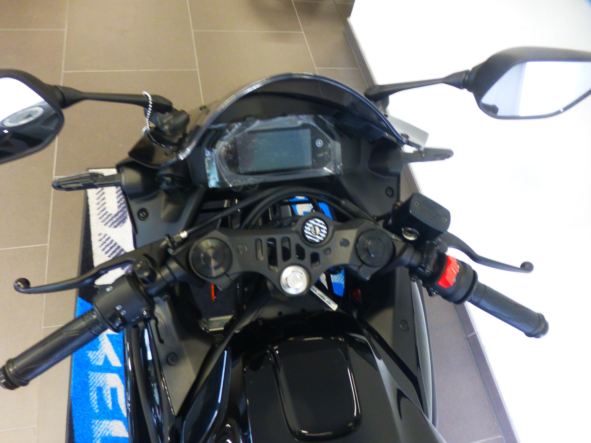 YAMAHA YZF-R3-image-4