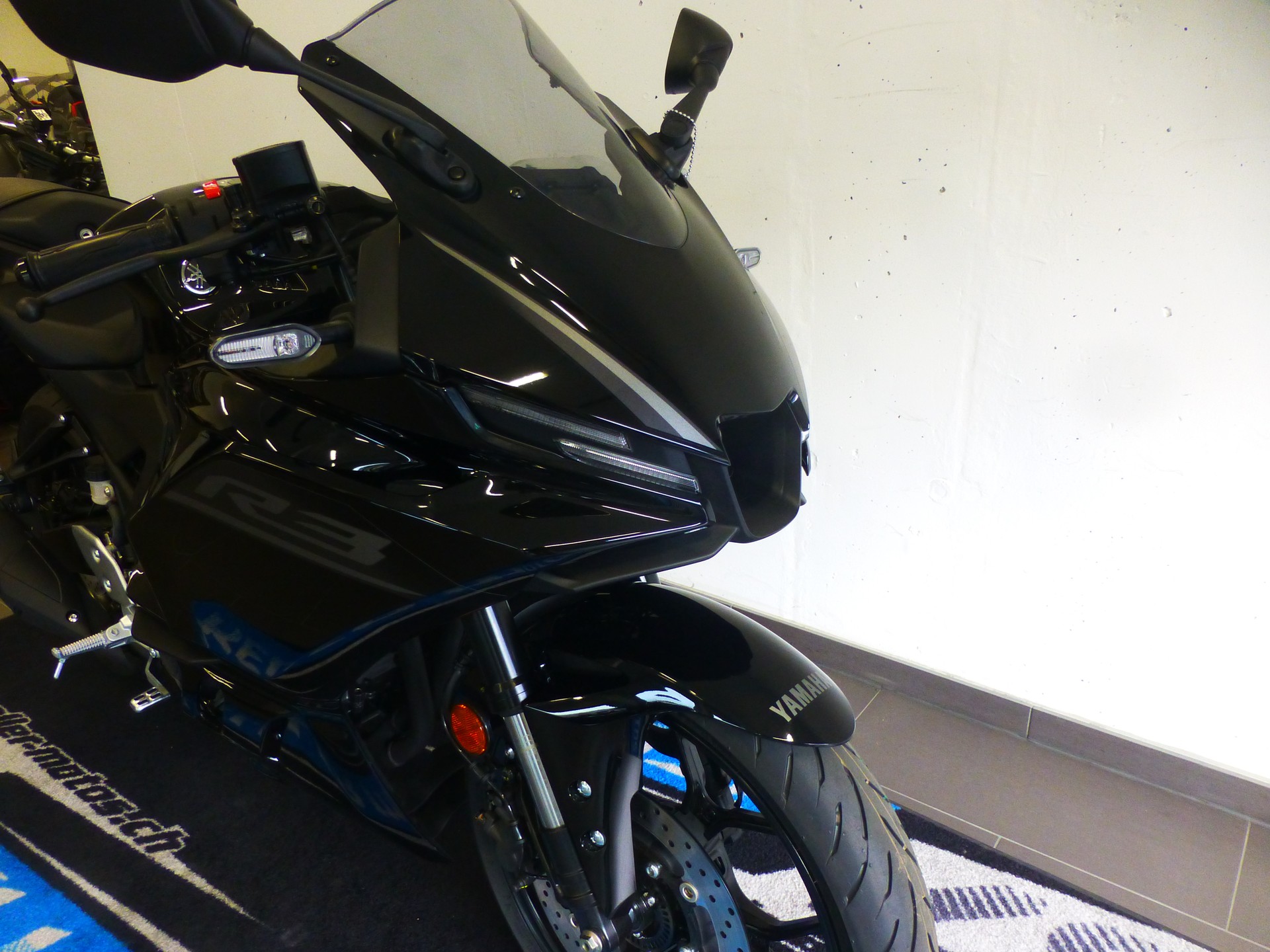 YAMAHA YZF-R3-image-10