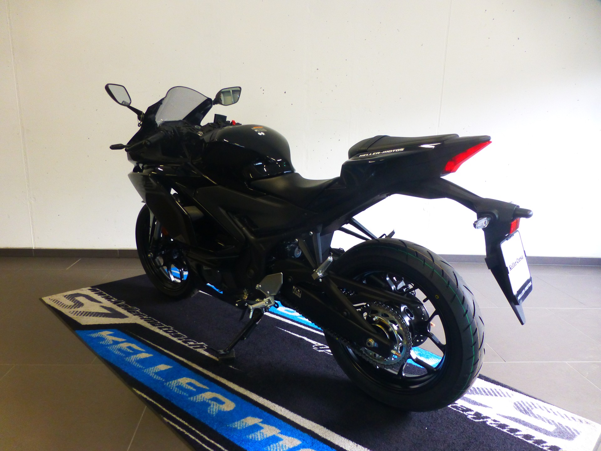 YAMAHA YZF-R3-image-12
