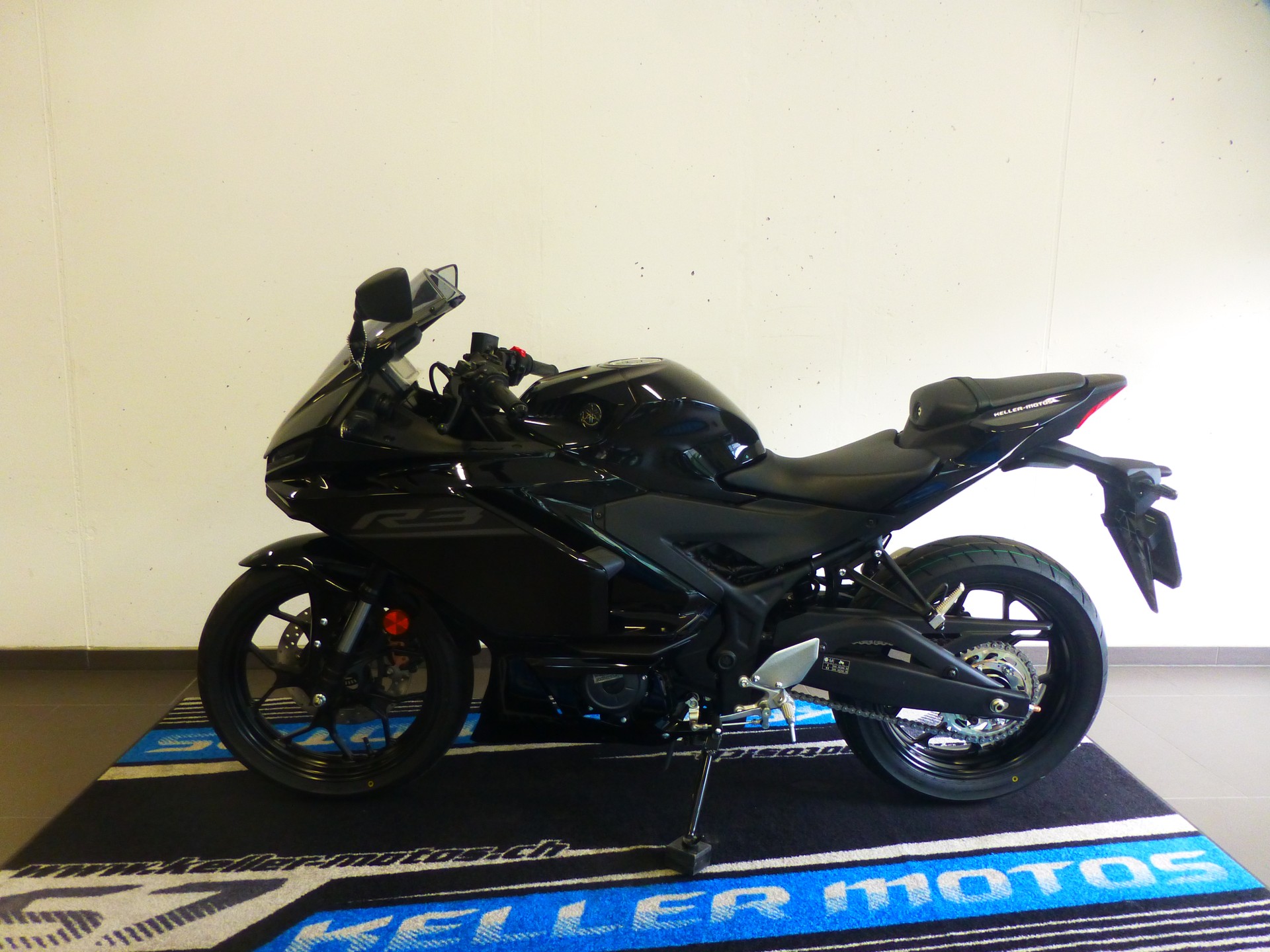 YAMAHA YZF-R3-showroom-element-1