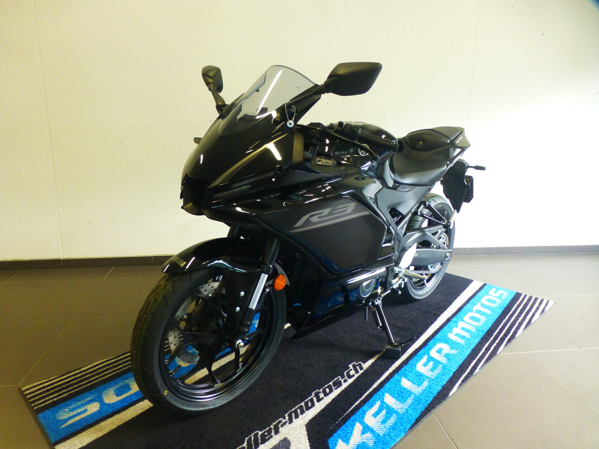 YAMAHA YZF-R3-image-13