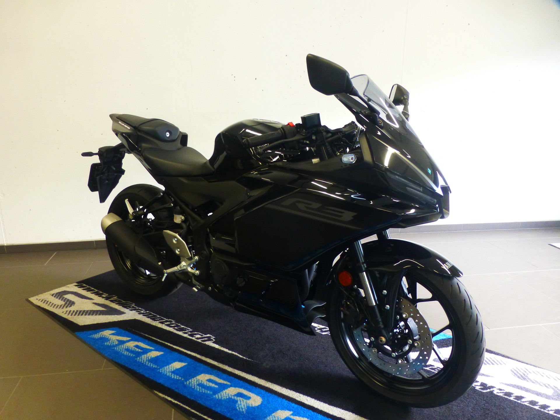 YAMAHA YZF-R3-showroom-element-2