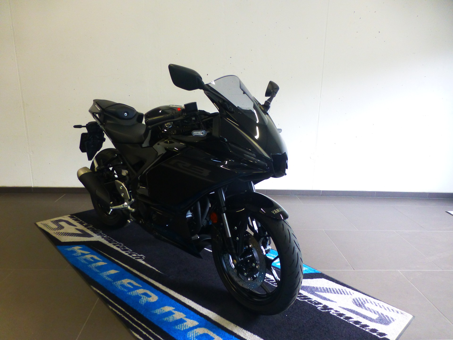 YAMAHA YZF-R3-image-11