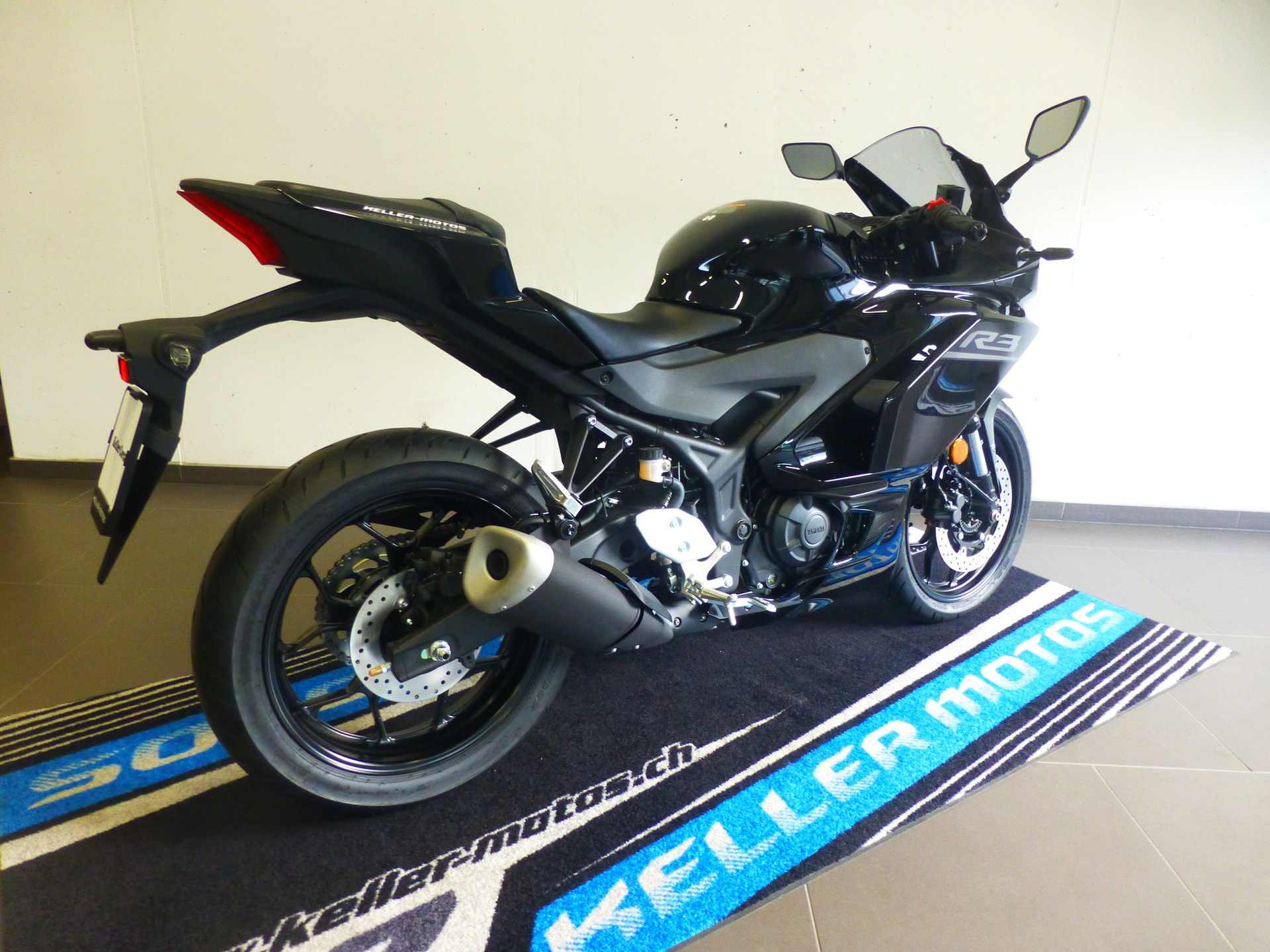 YAMAHA YZF-R3-image-15