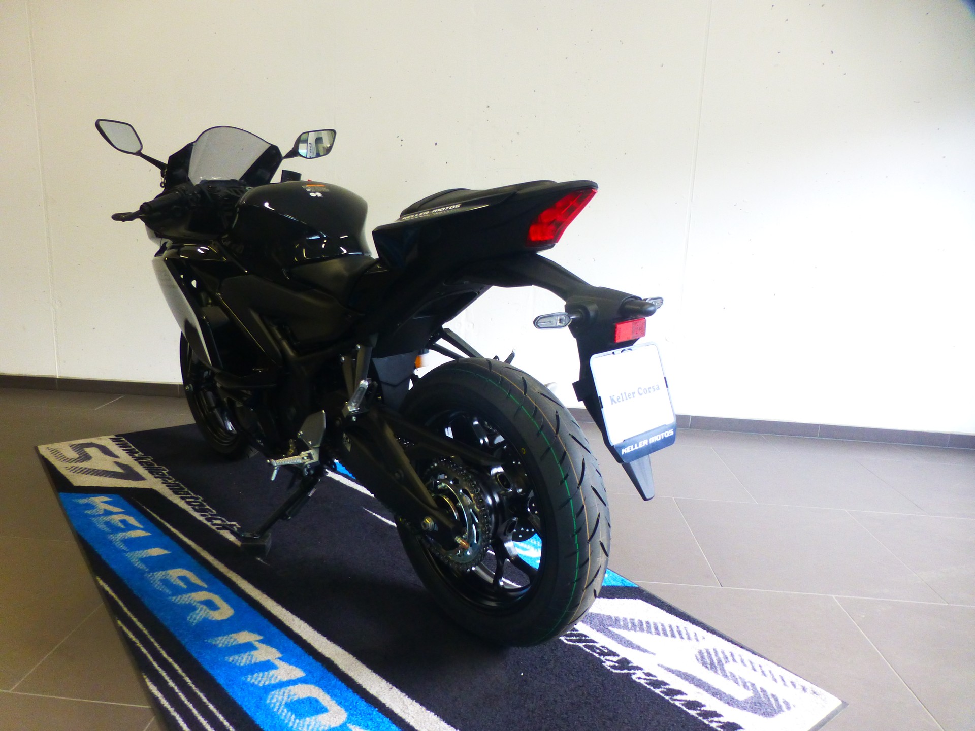 YAMAHA YZF-R3-showroom-element-3