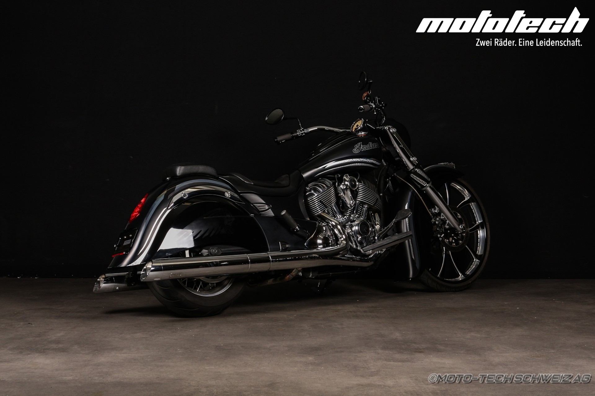 INDIAN Chief Classic-showroom-element-1