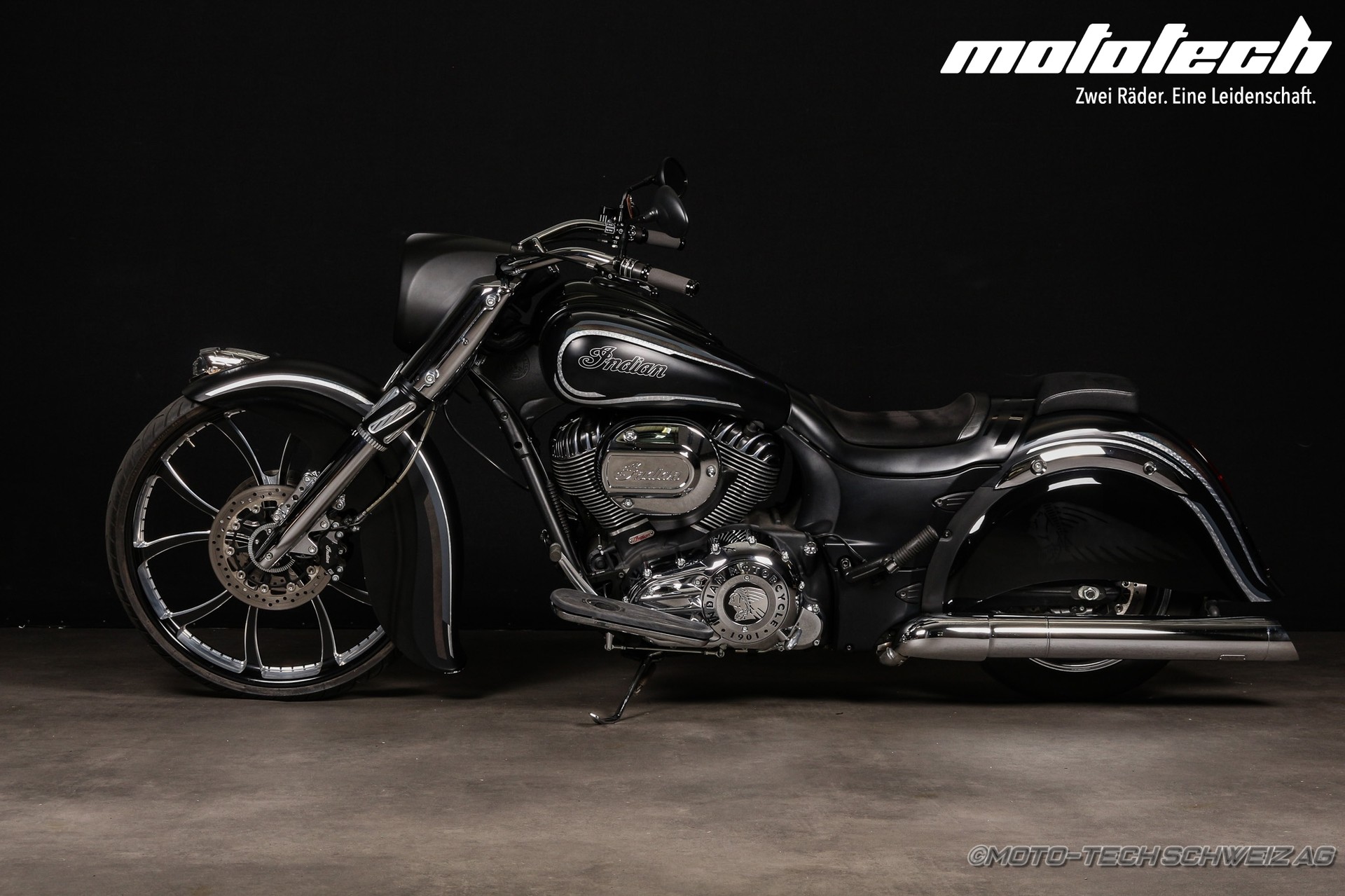 INDIAN Chief Classic-showroom-element-3