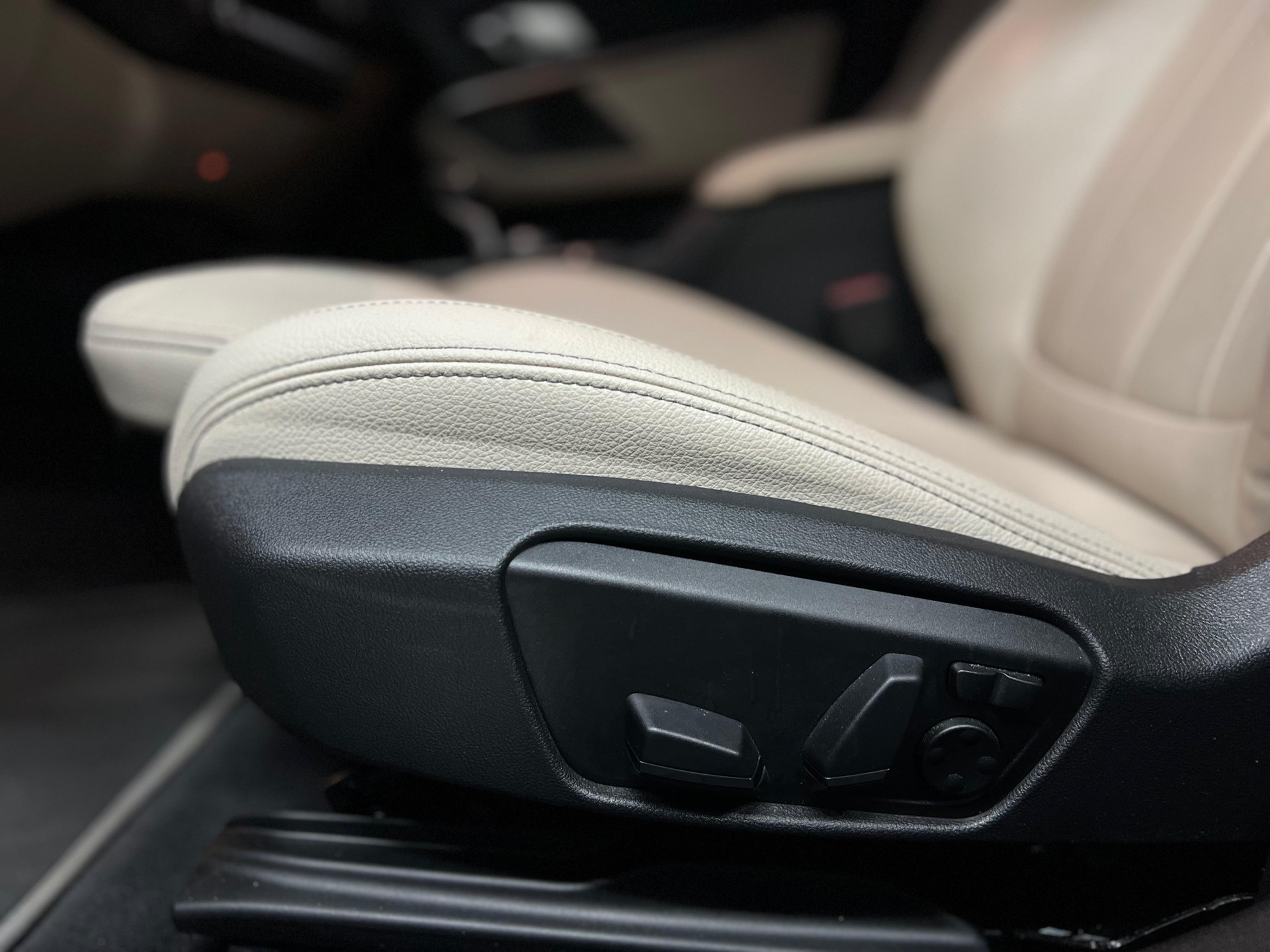 BMW 220d Gran Coupé xDrive Luxury Line Steptronic / CH-FAHRZEUG / AUS ERSTER HAND /-image-11