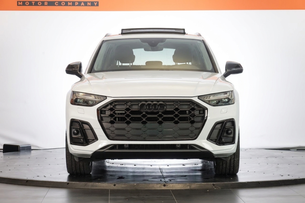 AUDI Q5 40 TDI Black Edition quattro S-tronic-image-1