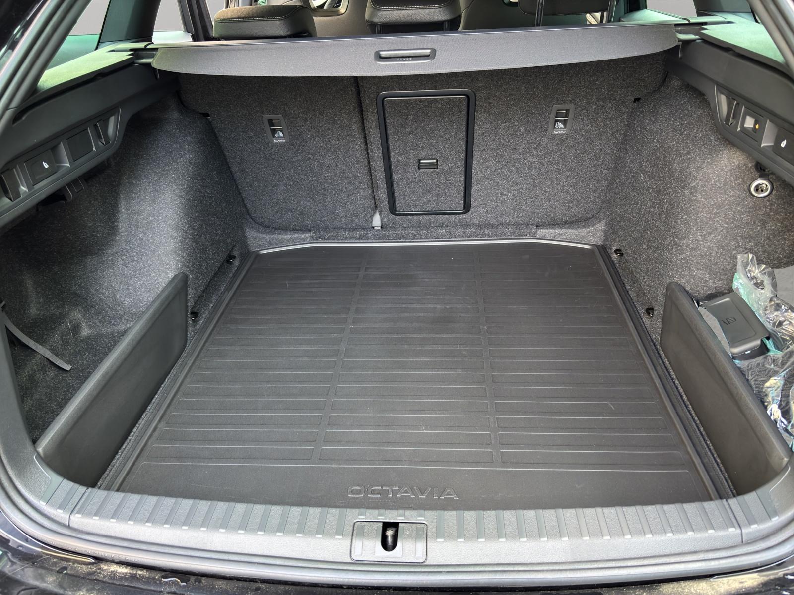 SKODA Octavia Combi 2.0 TSI SportLine 4x4 DSG-image-10