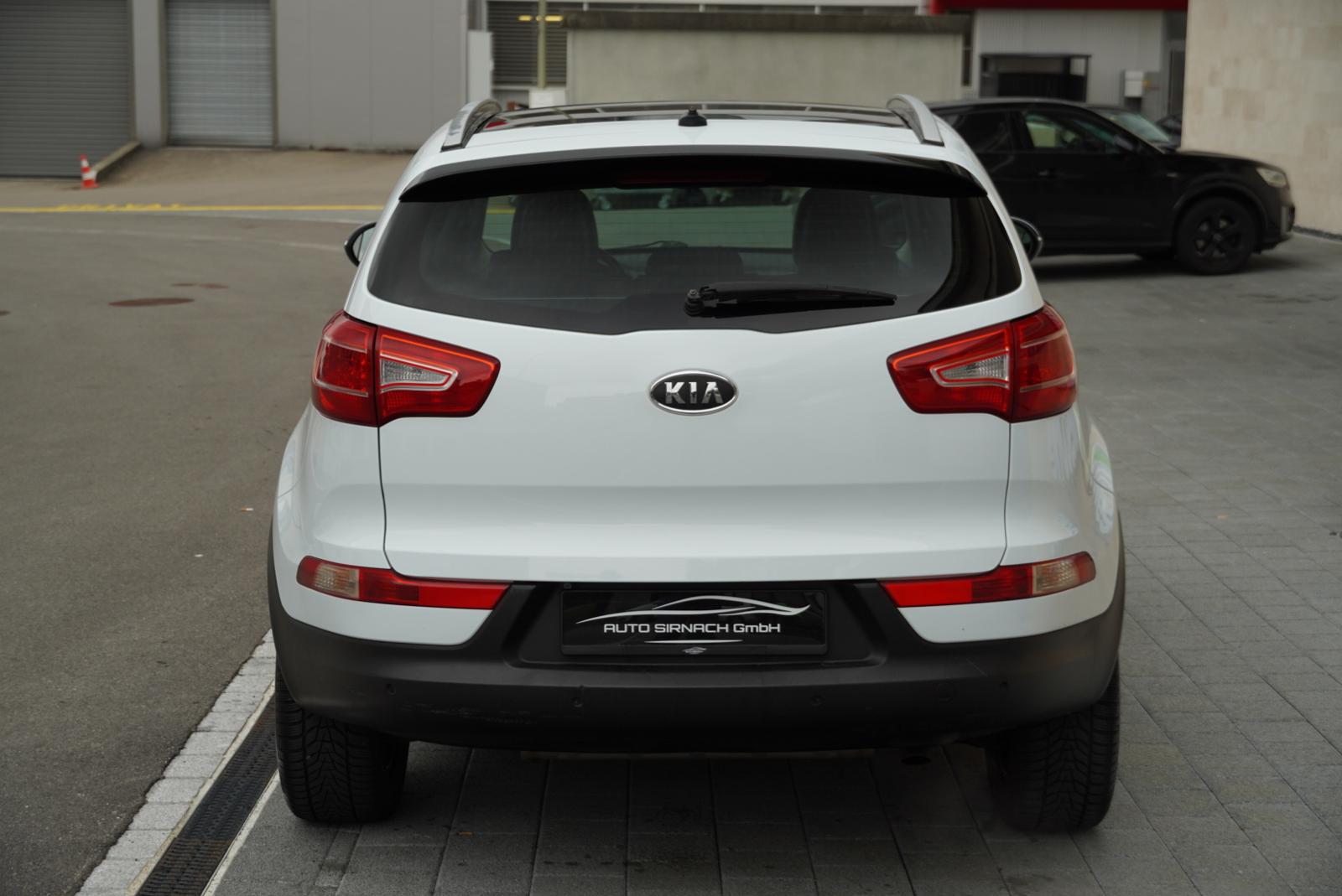 KIA Sportage 2.0 Style 4WD Automatic-image-10