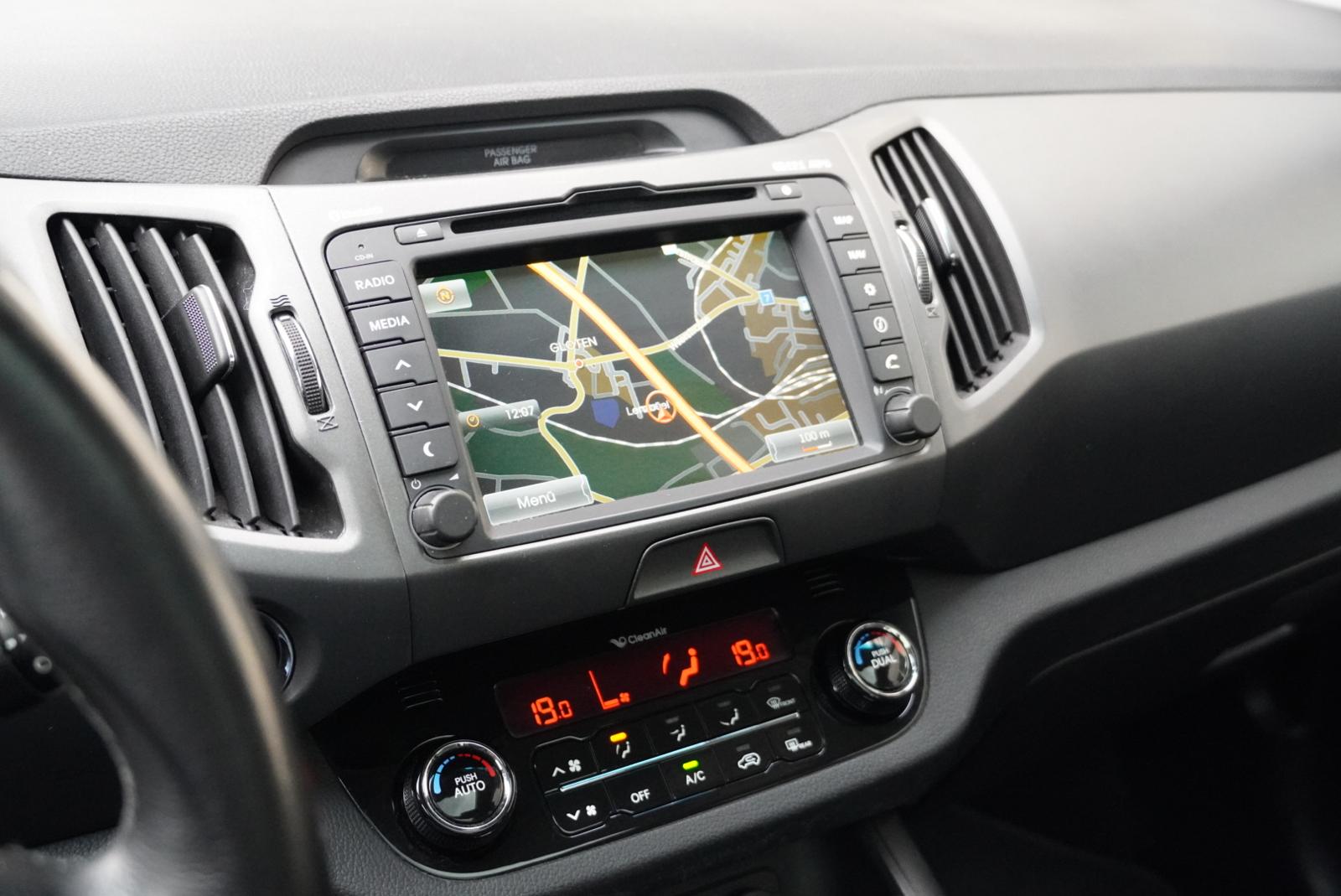 KIA Sportage 2.0 Style 4WD Automatic-image-16
