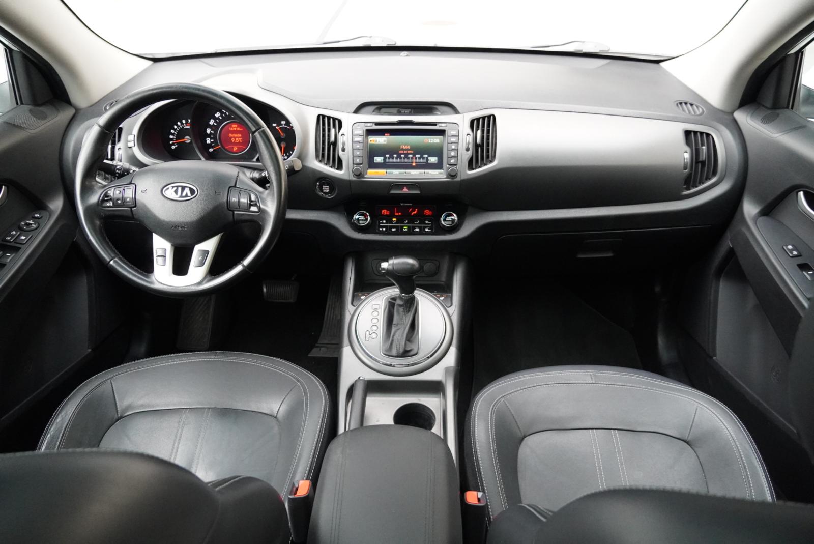 KIA Sportage 2.0 Style 4WD Automatic-image-11