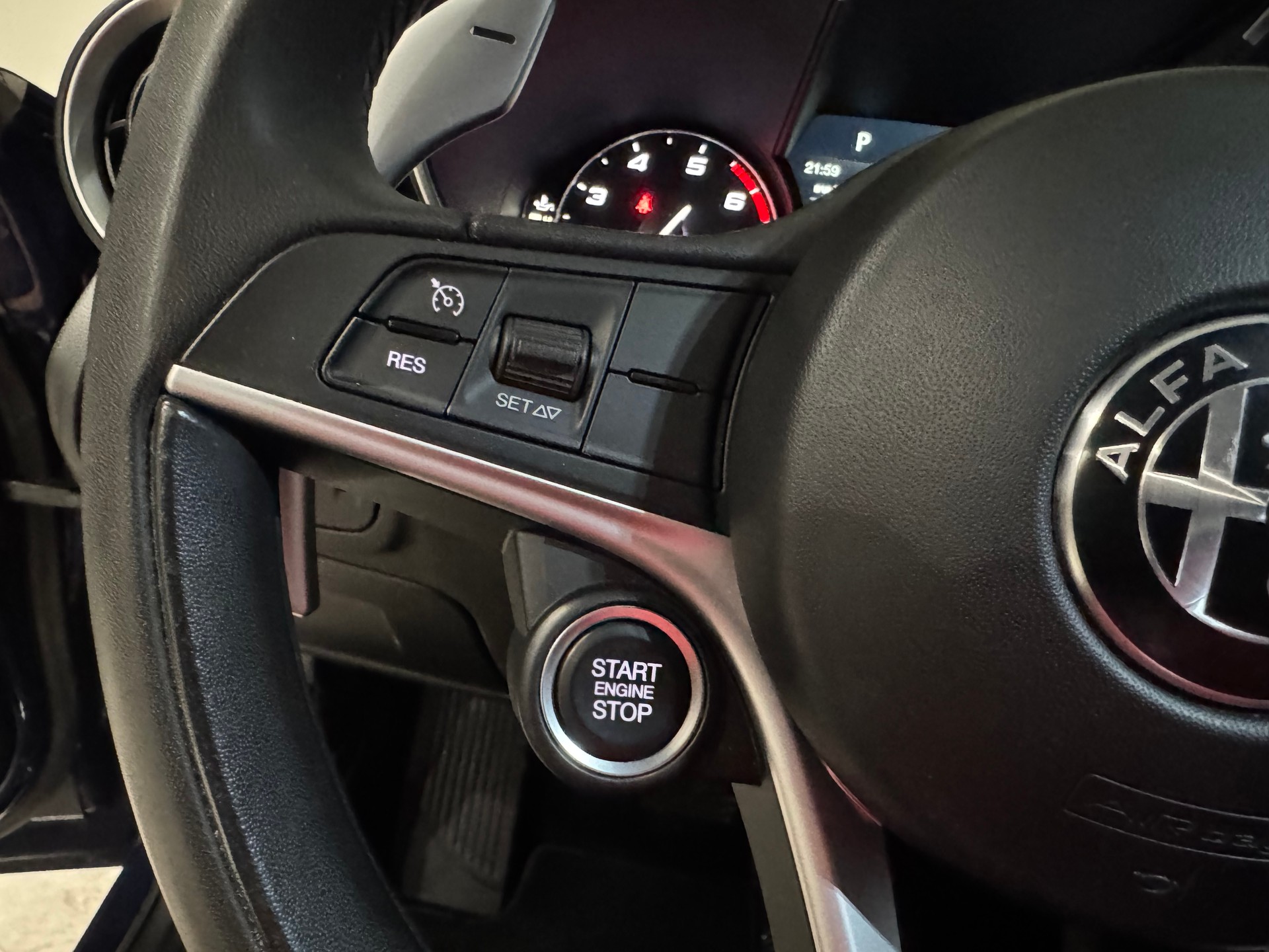 ALFA ROMEO Giulia 2.0 Super Automatic | CH |-image-17