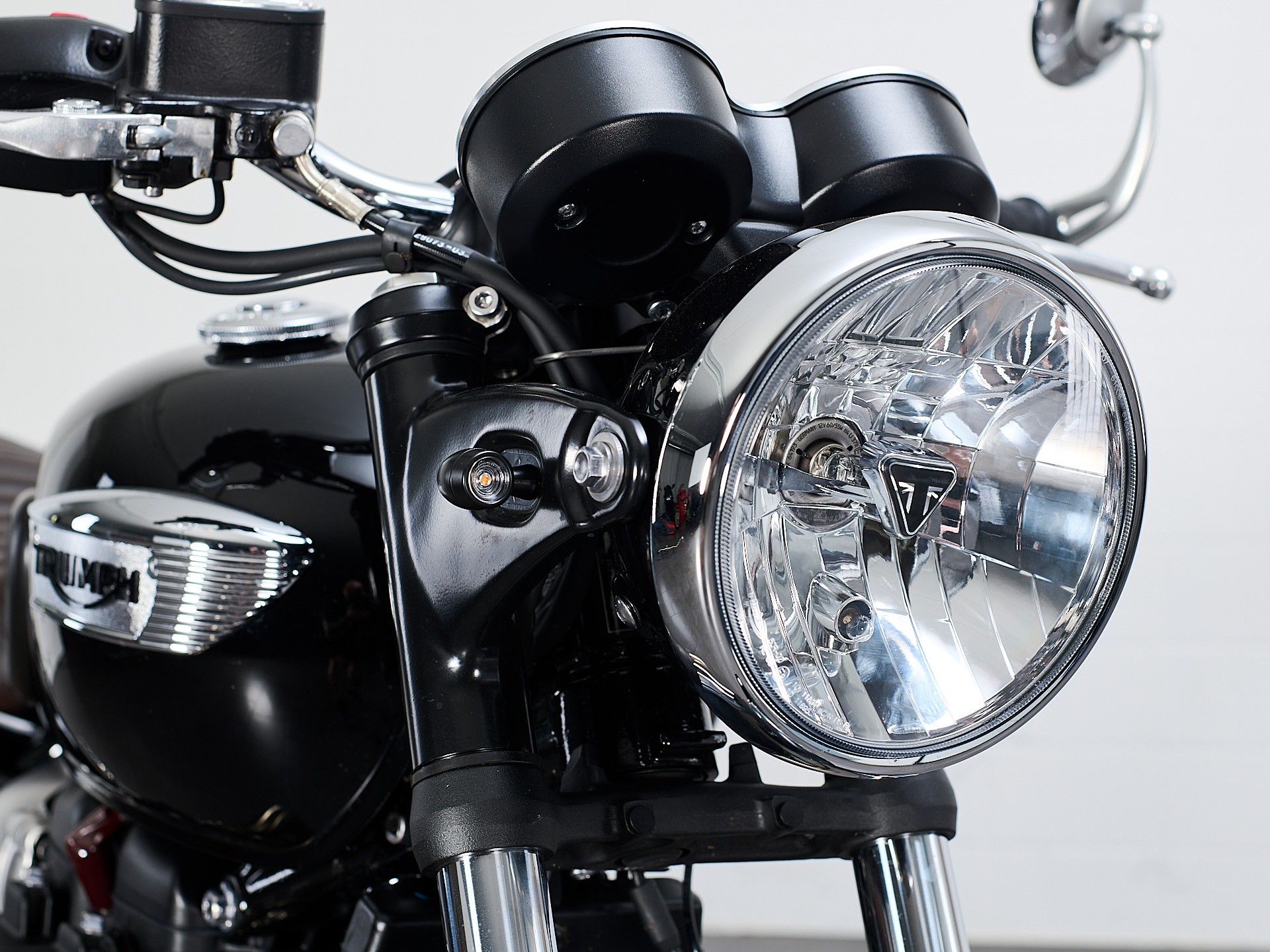 TRIUMPH Bonneville 900 T 100 (35kW)-showroom-element-2