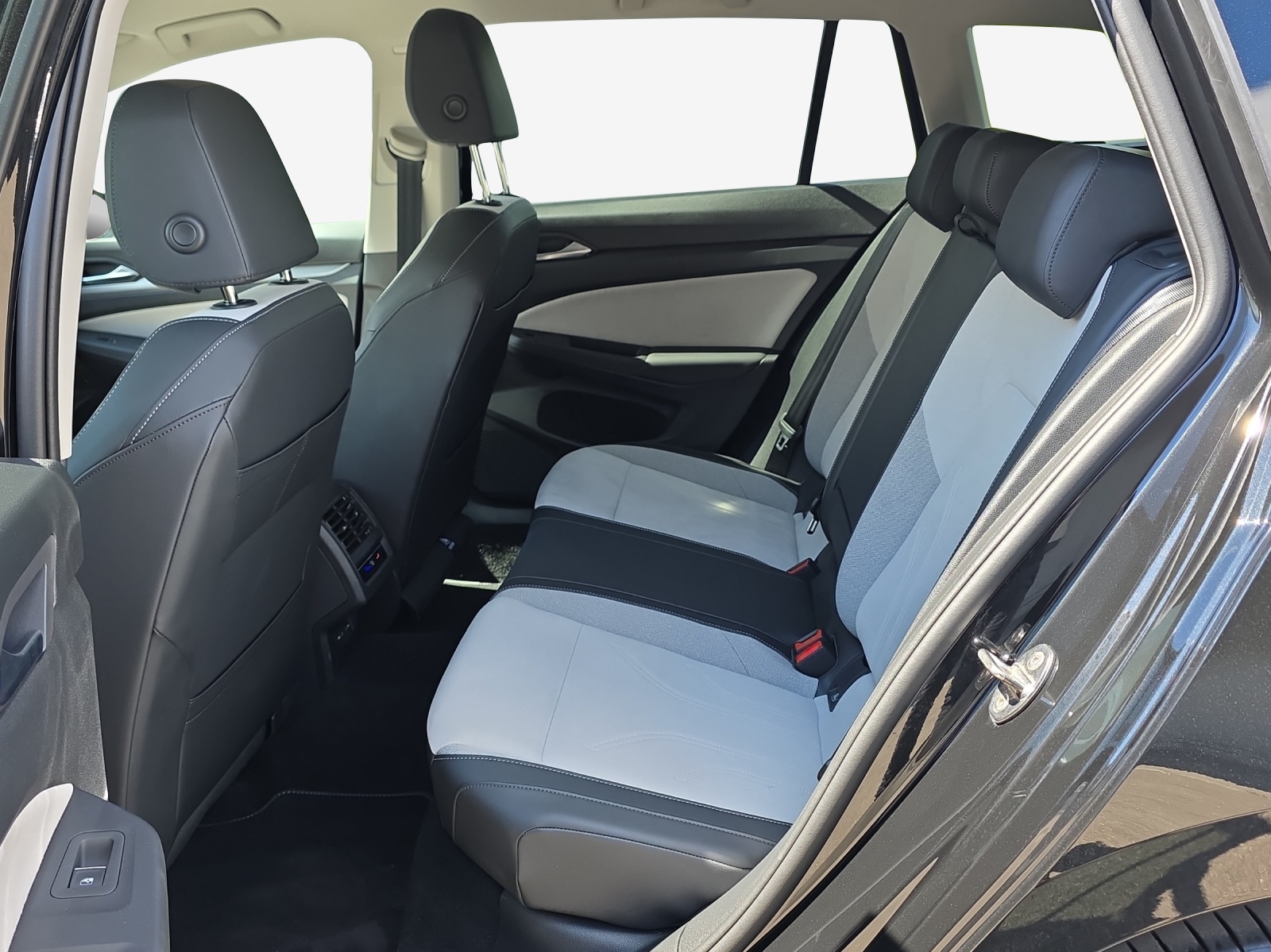 VW Golf Variant 2.0 TDI Style DSG-image-11