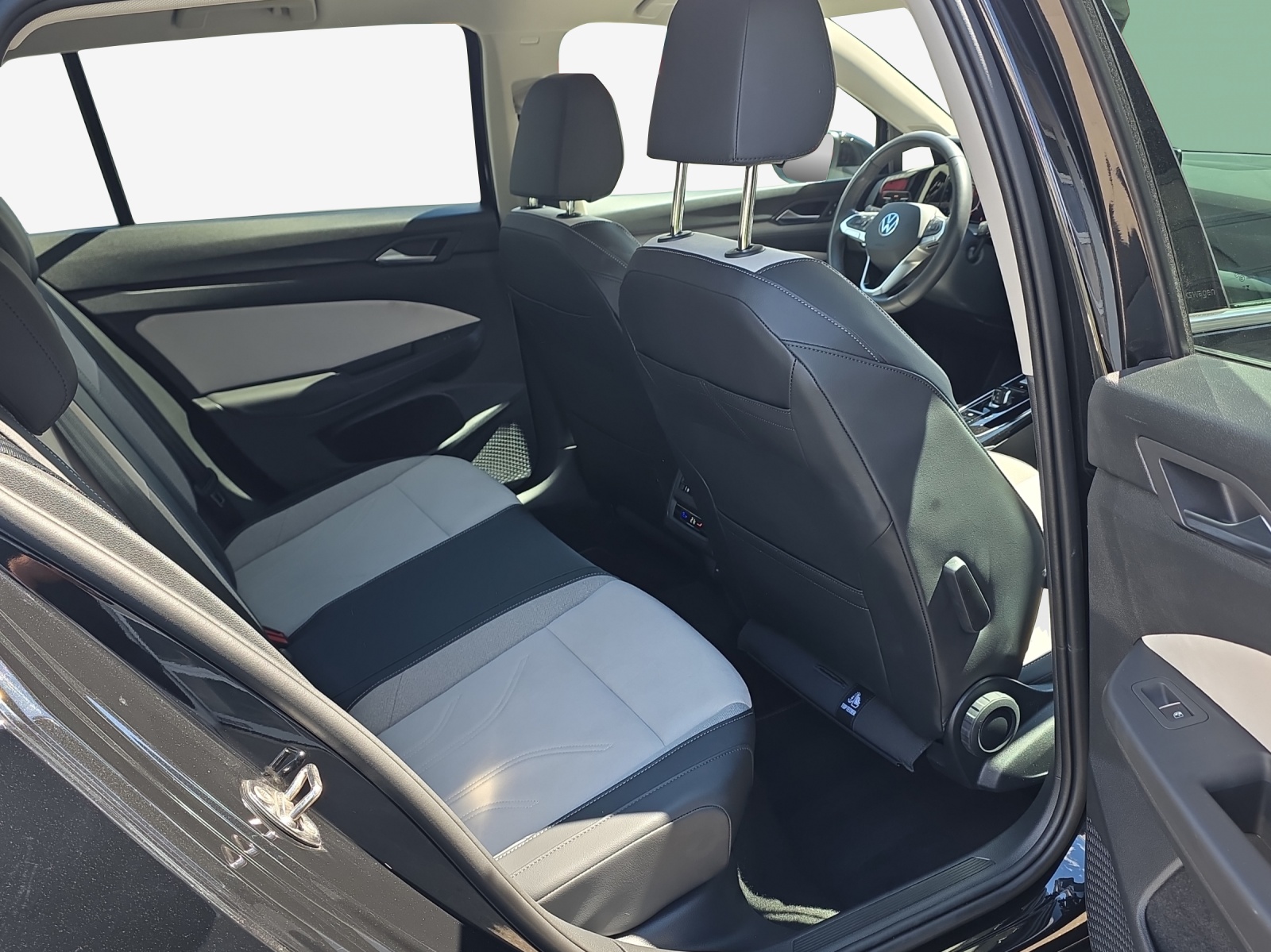 VW Golf Variant 2.0 TDI Style DSG-image-15