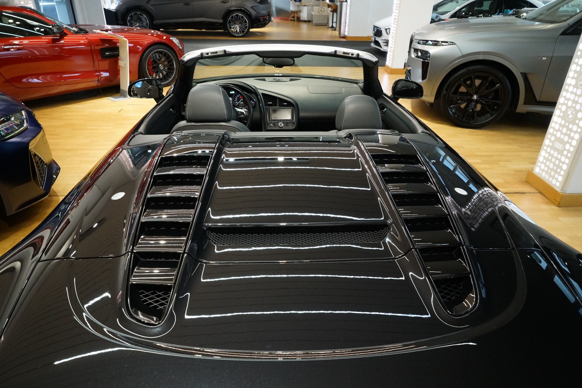 AUDI R8 Spyder 5.2-image-6