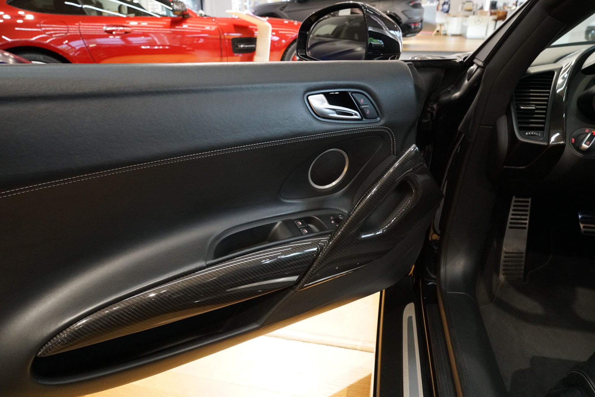 AUDI R8 Spyder 5.2-image-18