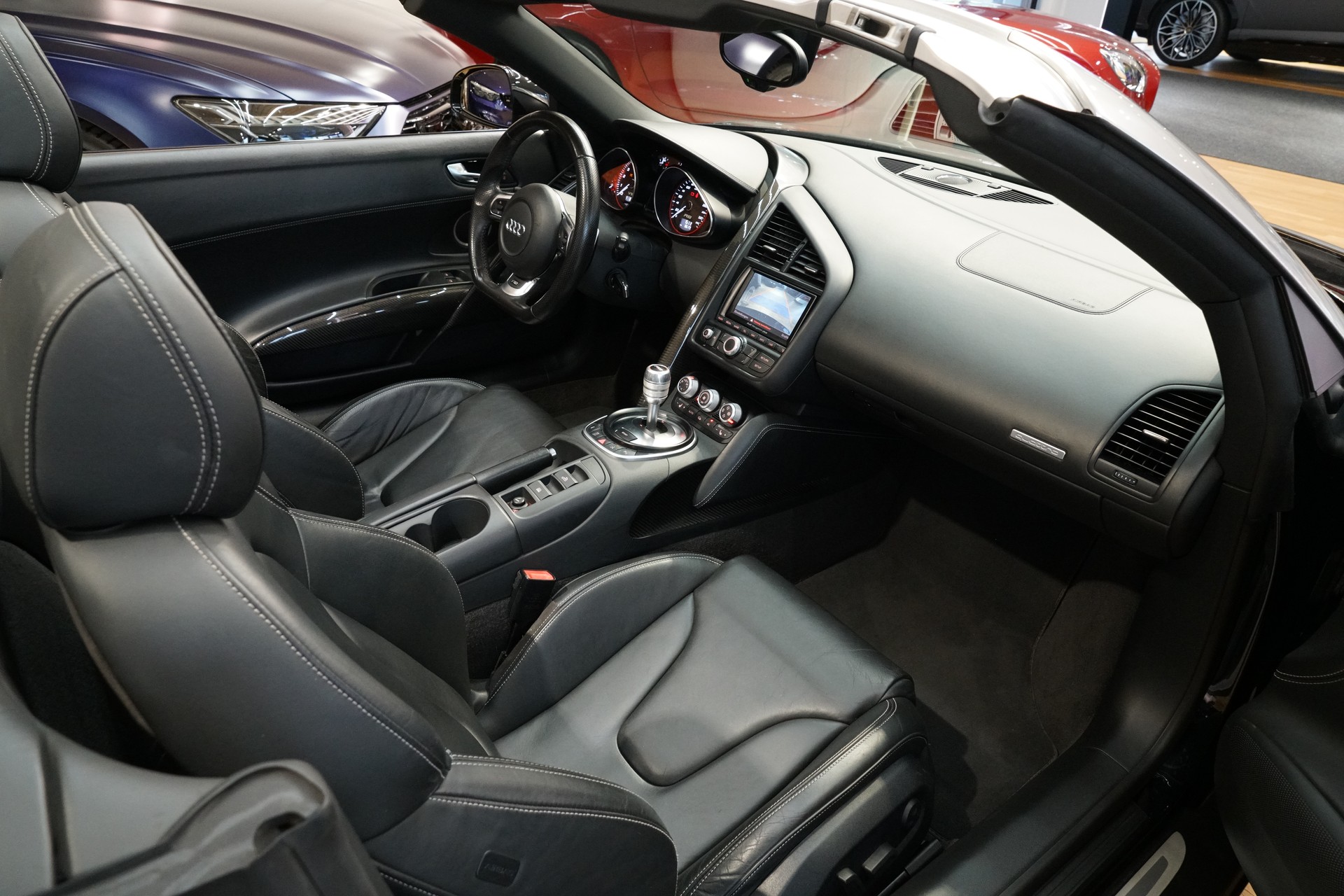AUDI R8 Spyder 5.2-image-15