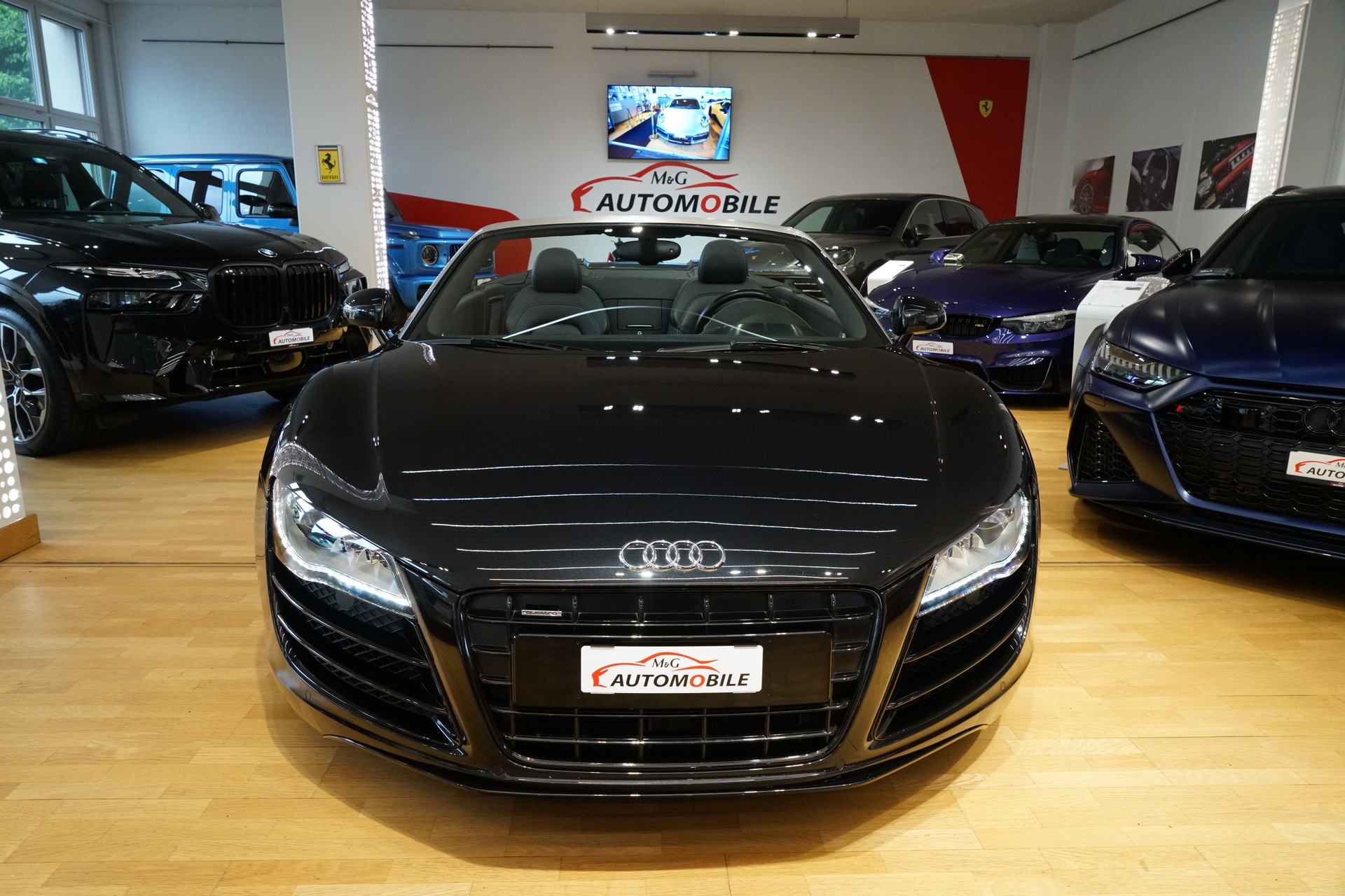 AUDI R8 Spyder 5.2-showroom-element-1