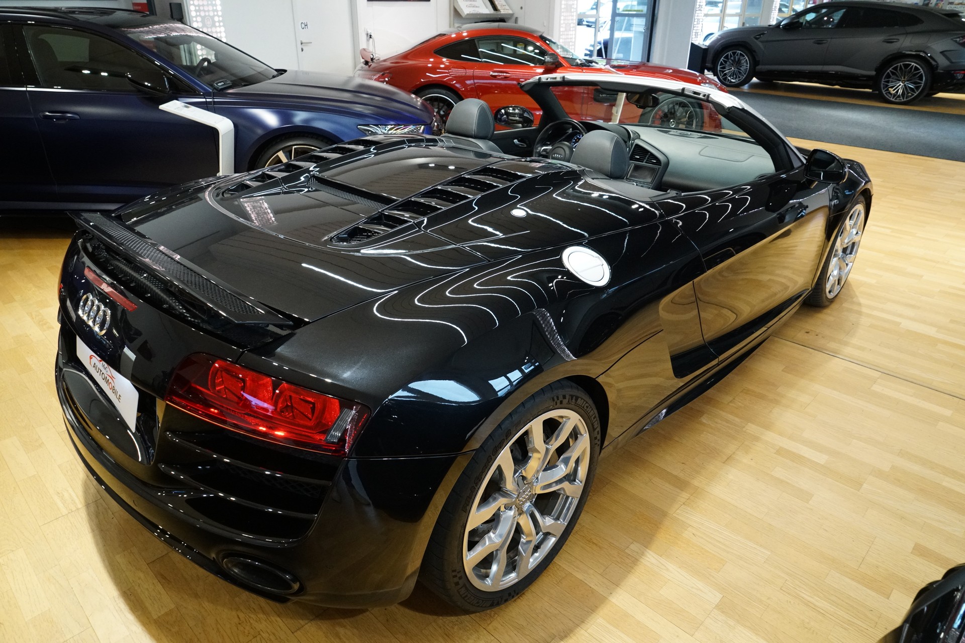 AUDI R8 Spyder 5.2-image-7