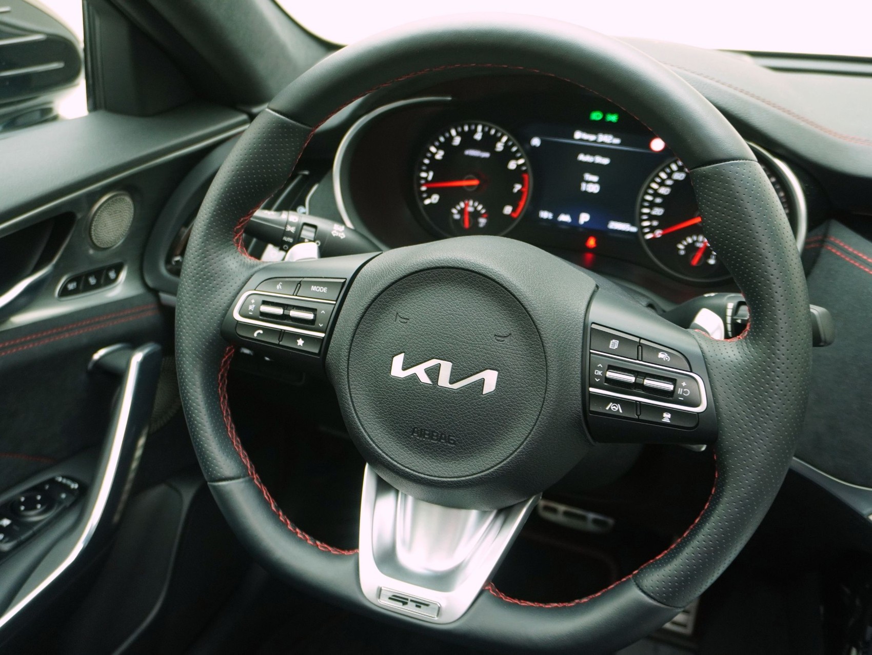 KIA Stinger GT 3.3 T-GDi 4WD-image-10