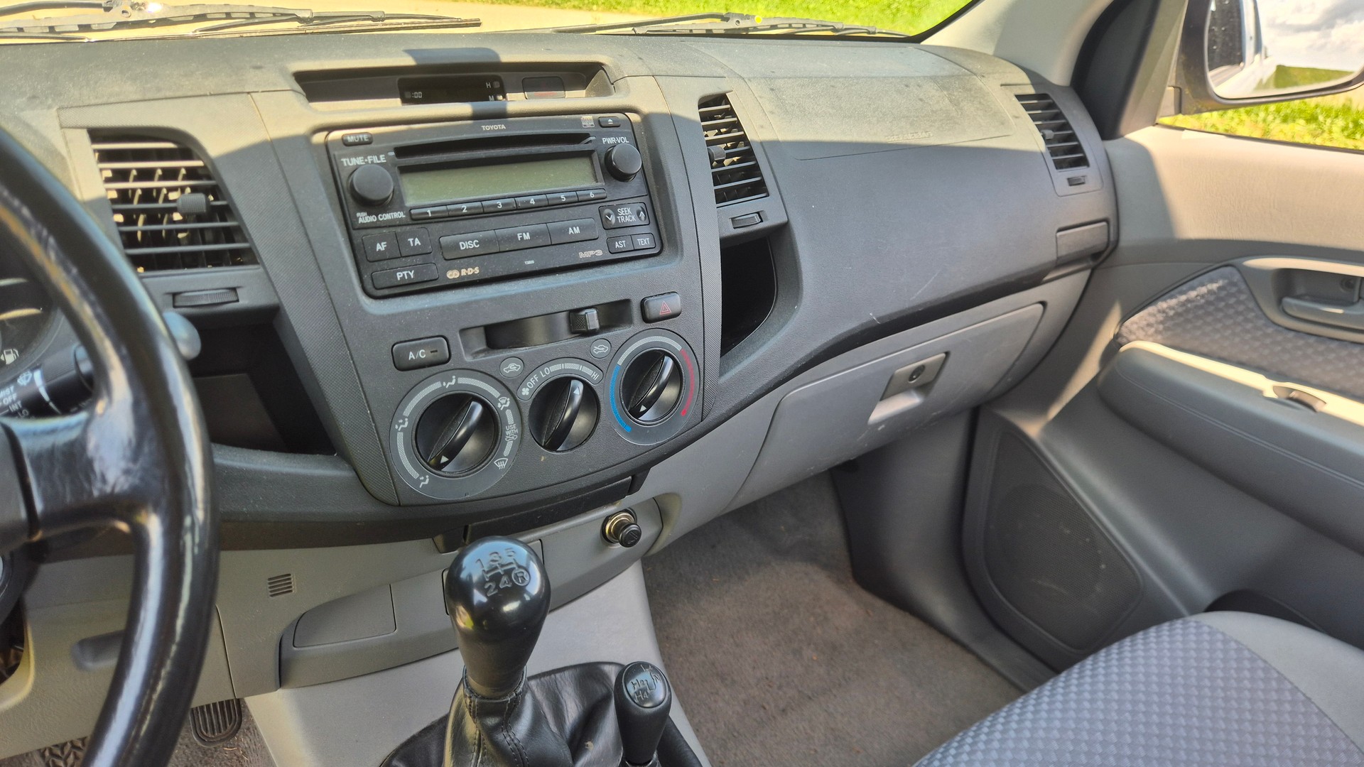 TOYOTA Hilux 4x4 ExtraCab LineaLuna-image-8